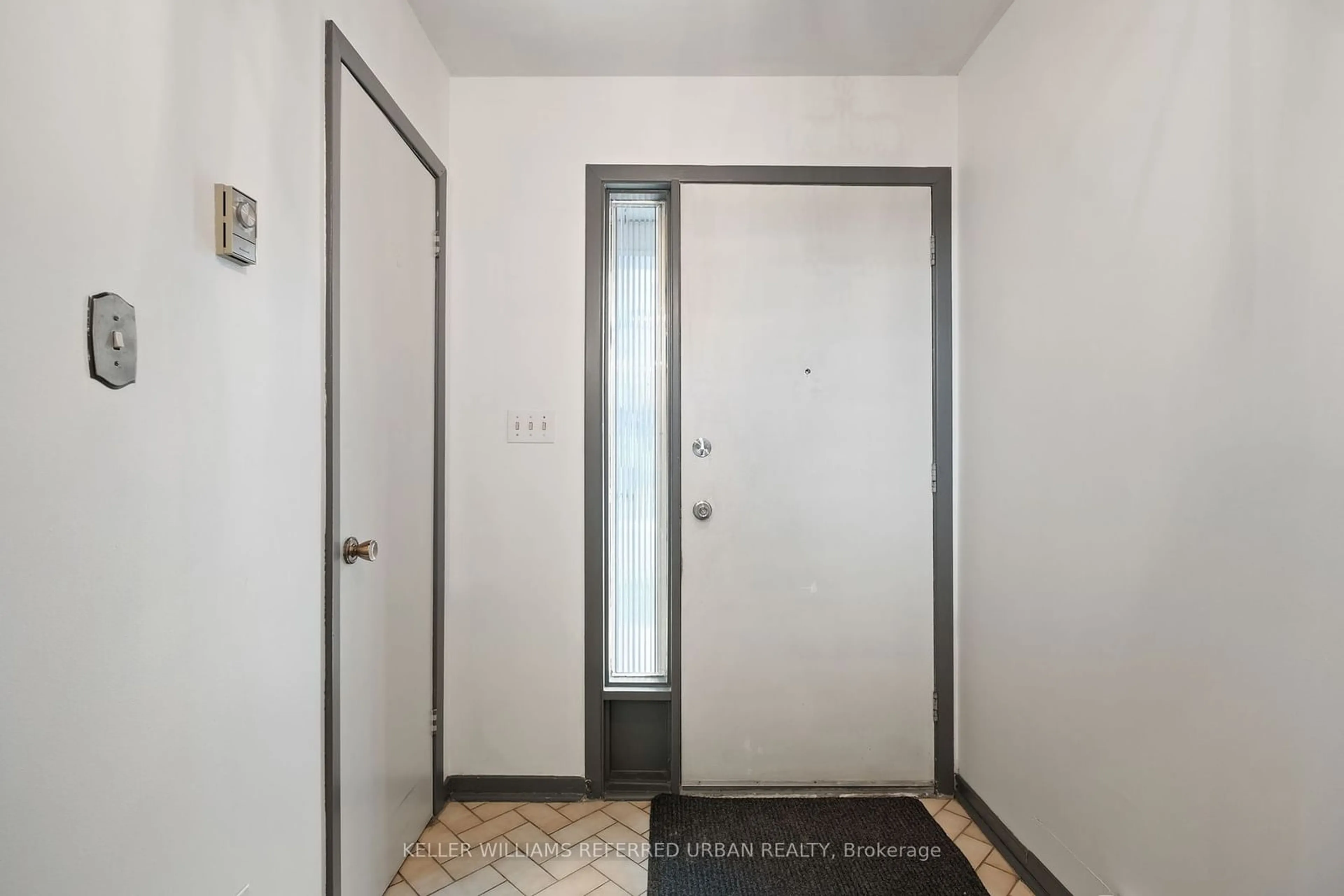 Indoor entryway, unknown floor for 36 John Cabot Way, Toronto Ontario M3N 2T7