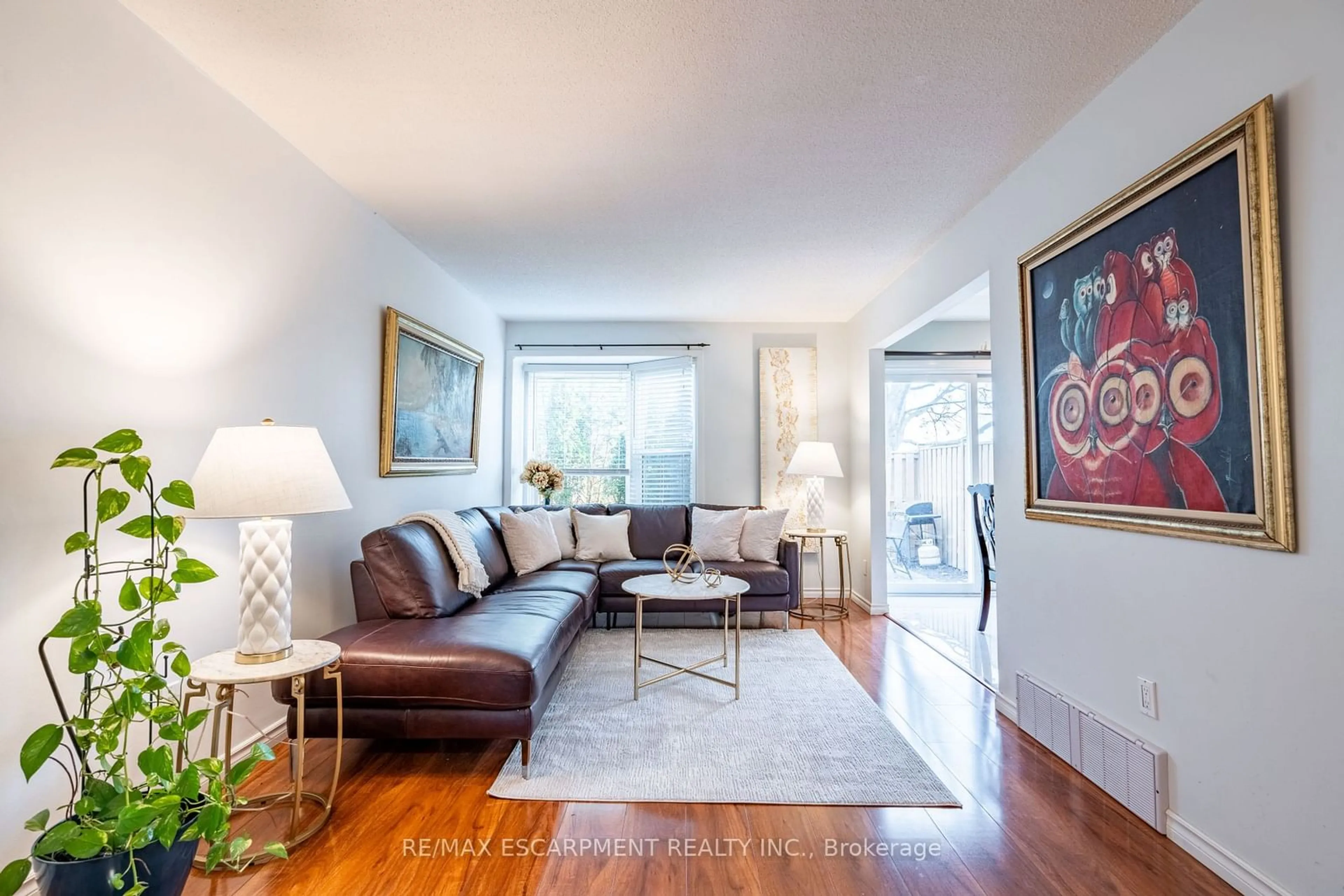 Living room, wood floors for 2185 Fairchild Blvd #27, Burlington Ontario L7P 3P6