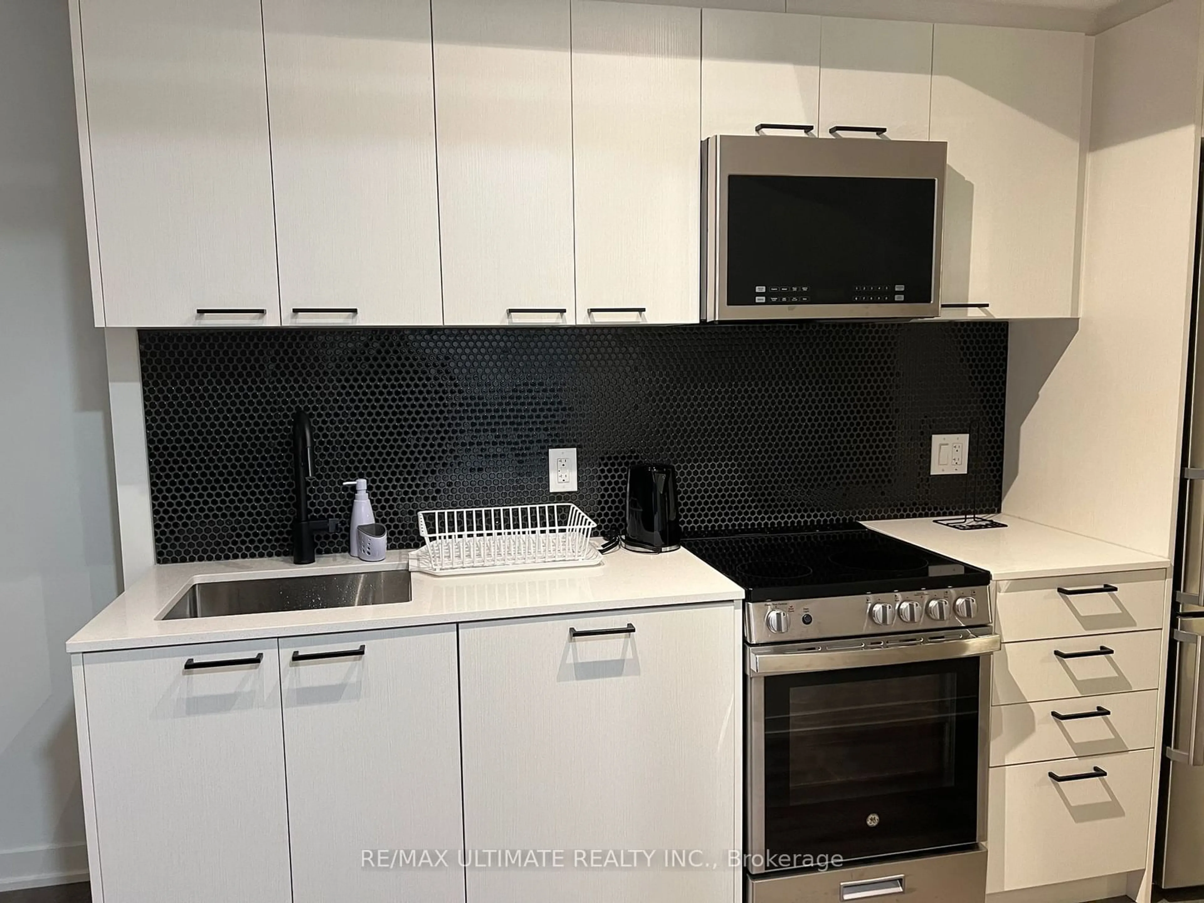 Standard kitchen for 1808 Saint clair Ave, Toronto Ontario M6N 0C1