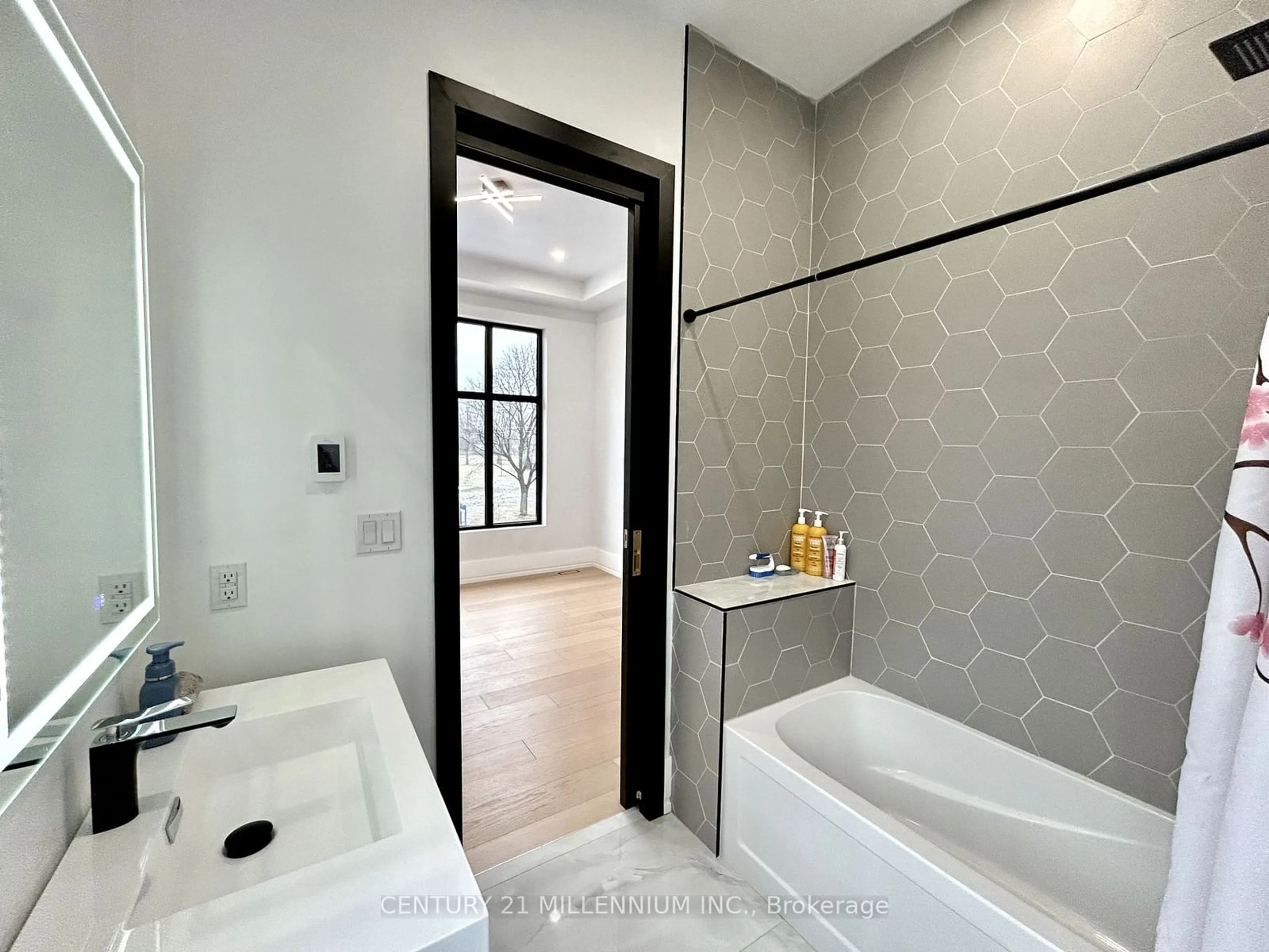 Contemporary bathroom, ceramic/tile floor for 318 Tuck Dr, Burlington Ontario L7L 2R3