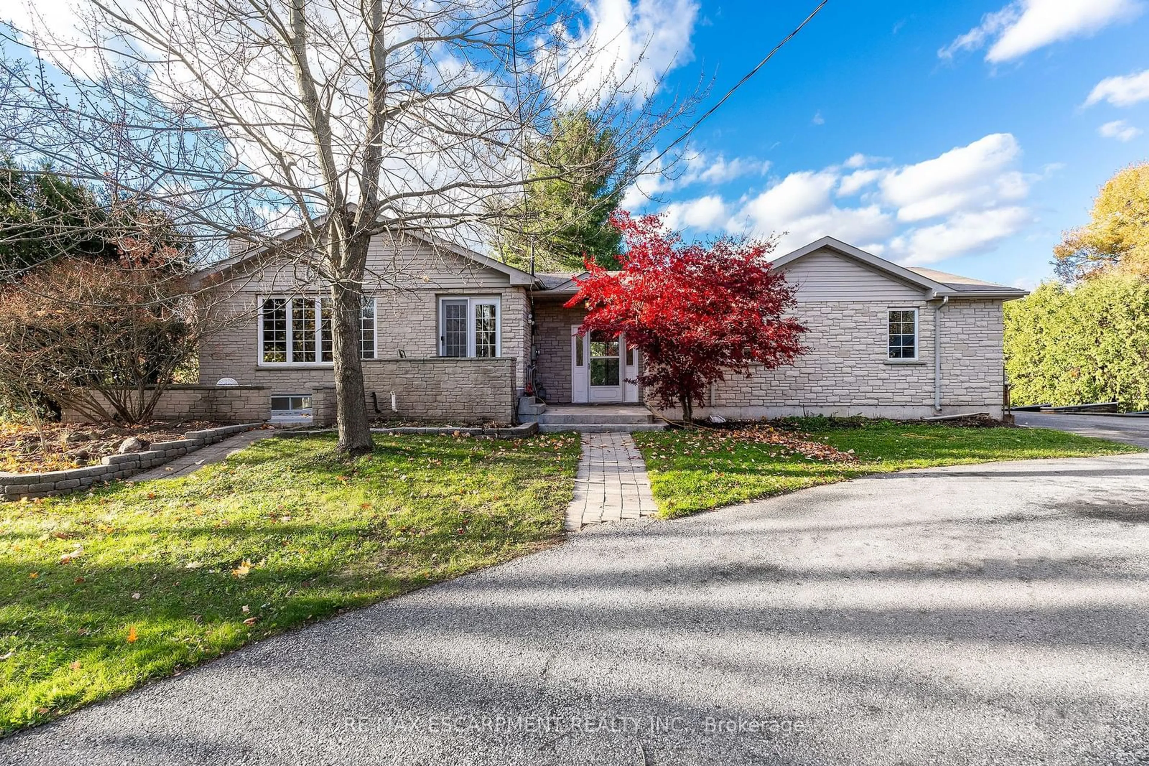 A pic from exterior of the house or condo, cottage for 2005 KILBRIDE St, Burlington Ontario L7P 0H3