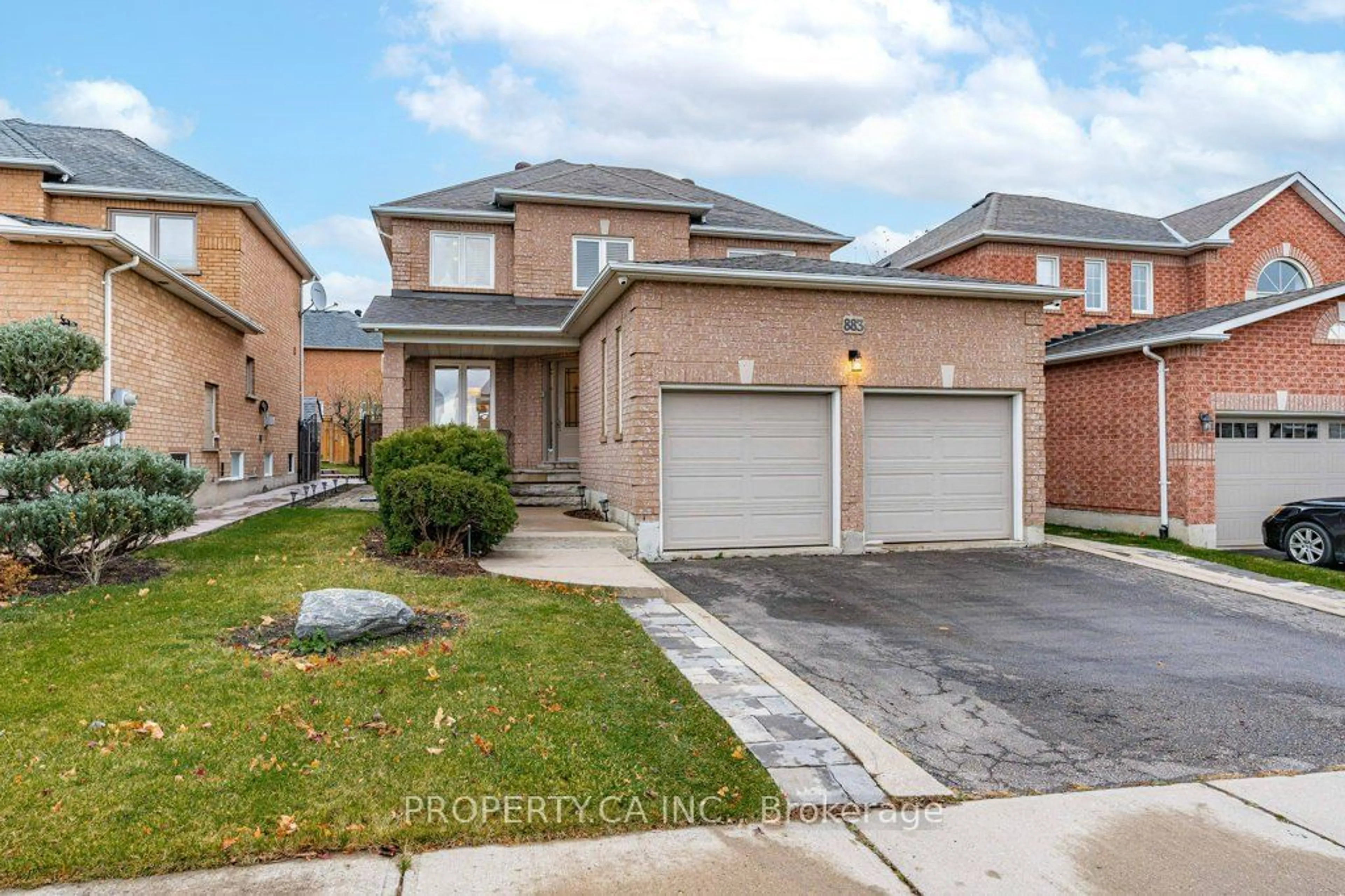 Frontside or backside of a home, the street view for 883 Mantle Cres, Mississauga Ontario L5V 2G4