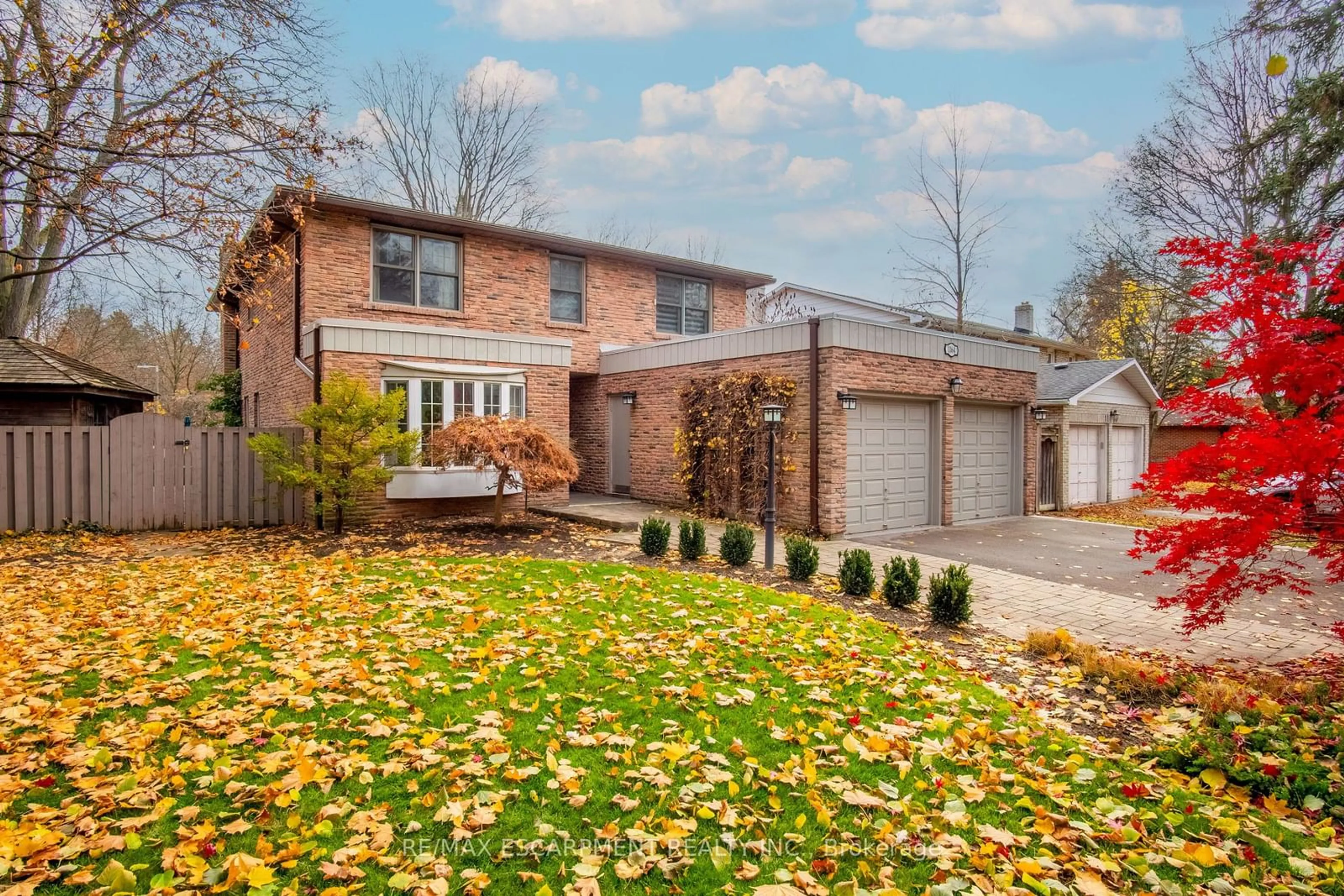 Home with brick exterior material for 1164 Cynthia Lane, Oakville Ontario L6J 6A6