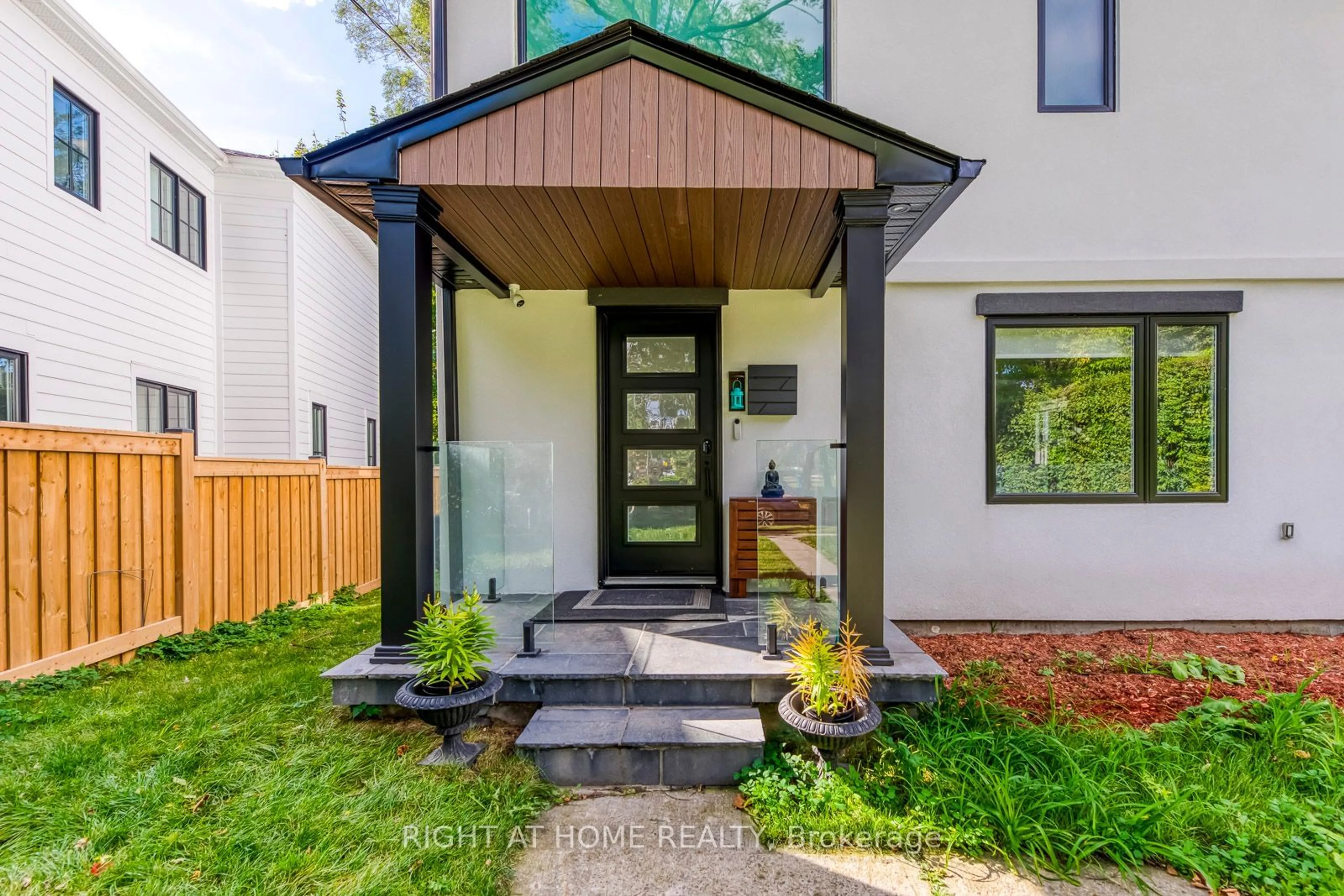 Indoor entryway, wood floors for 5 Saunders Cres, Toronto Ontario M8Y 2P7