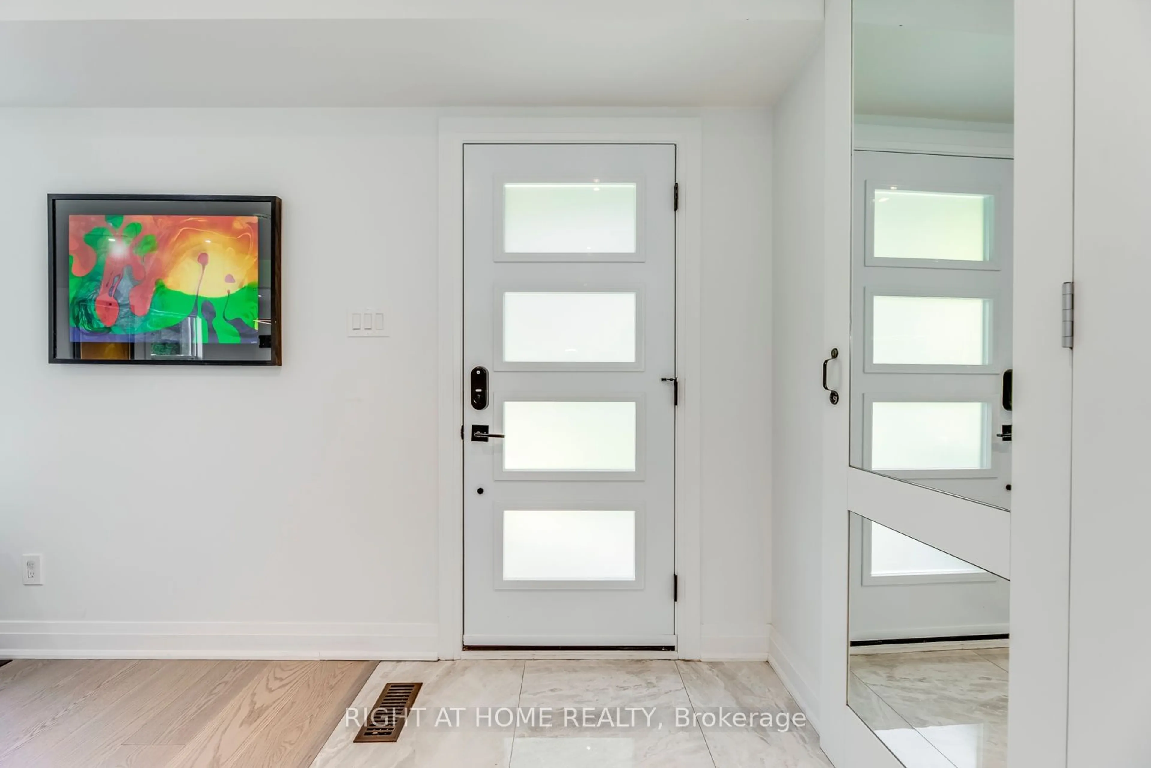 Indoor entryway, wood floors for 5 Saunders Cres, Toronto Ontario M8Y 2P7