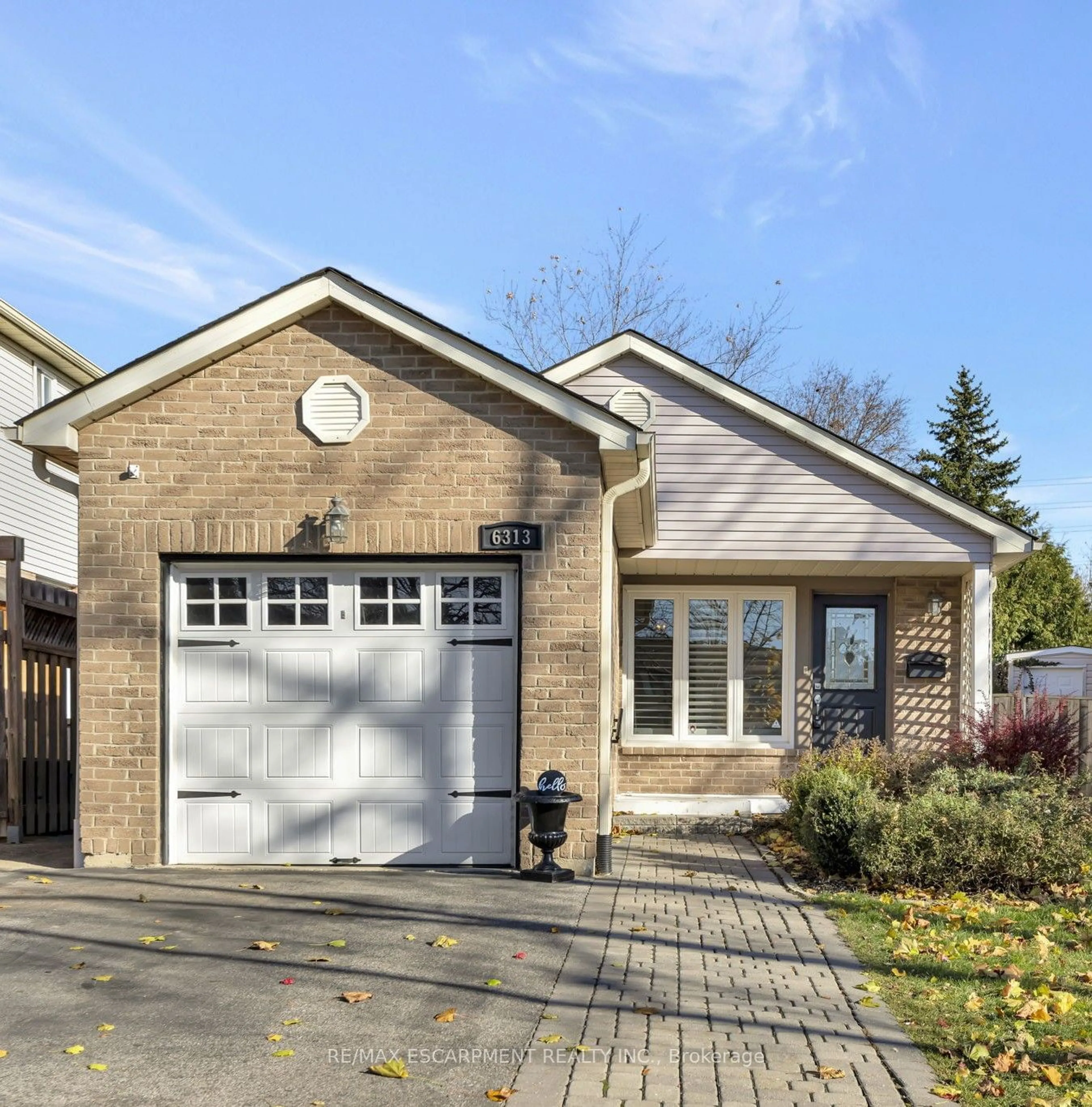 Home with brick exterior material for 6313 Martel Crt, Mississauga Ontario L5N 3H6