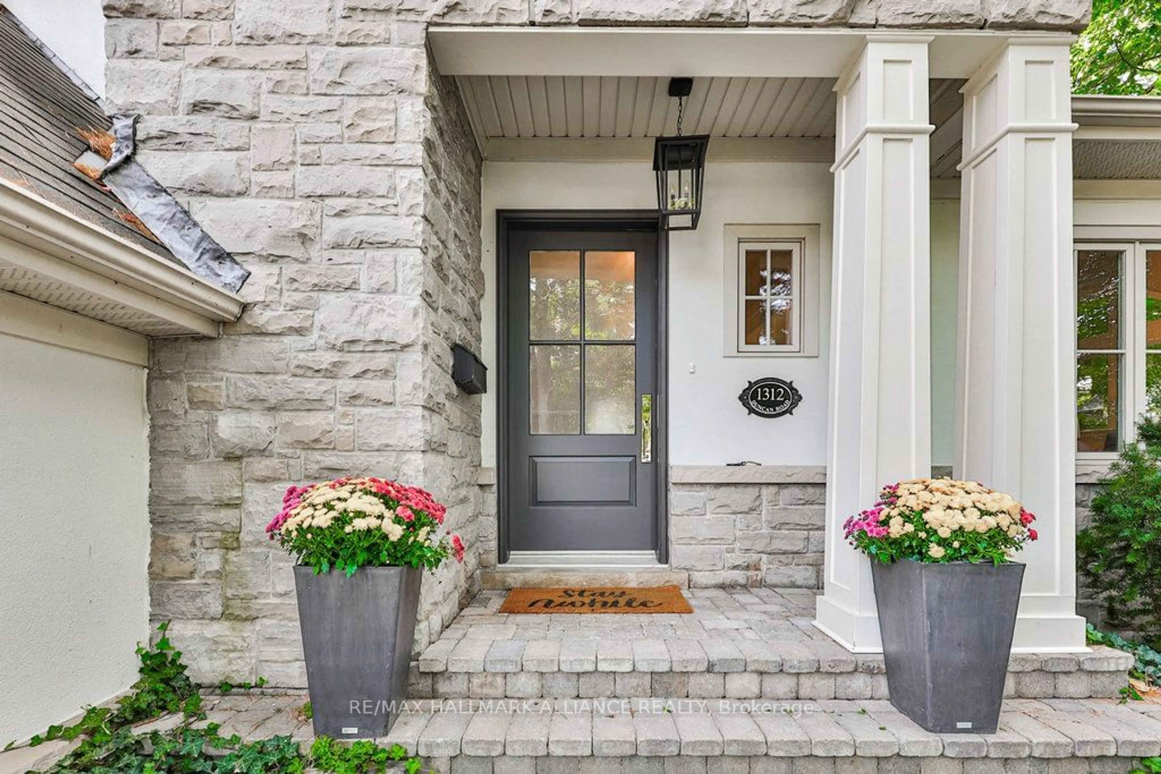 Indoor entryway, wood floors for 1312 Duncan Rd, Oakville Ontario L6J 2P8