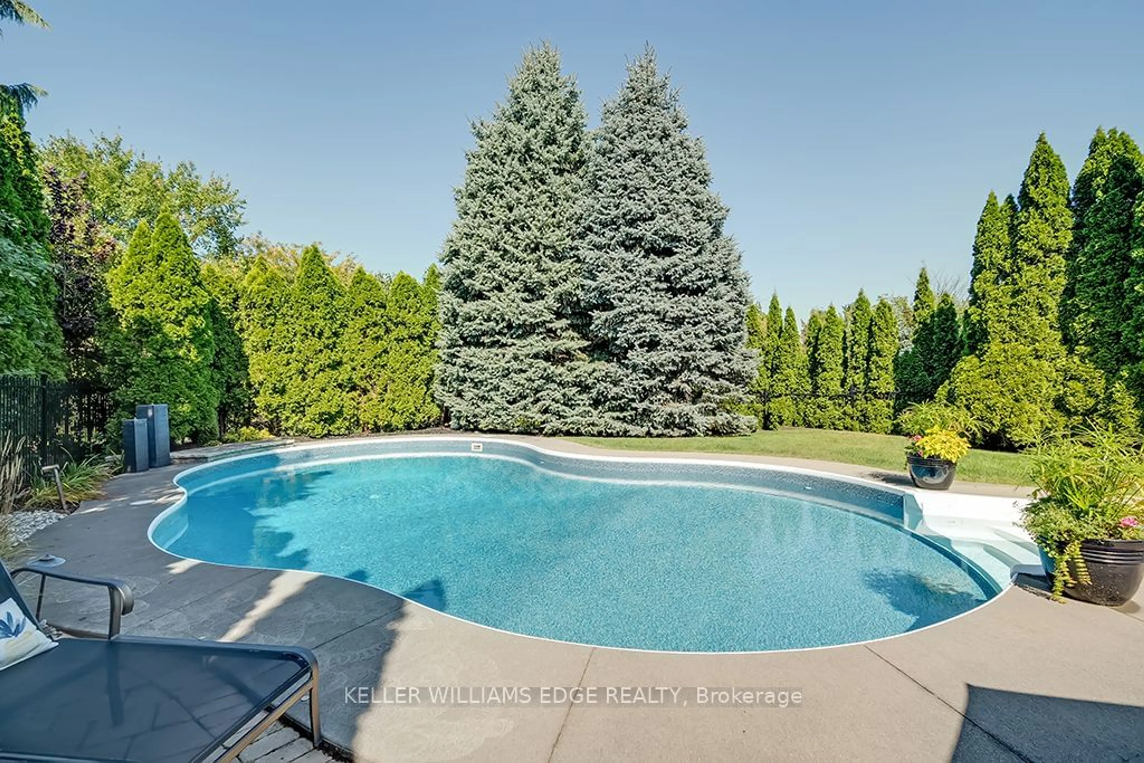 Indoor or outdoor pool for 1407 Bayshire Dr, Oakville Ontario L6H 6E8