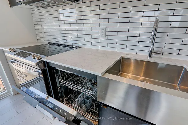 Additional property image - 270 Dufferin St Unit LPH3