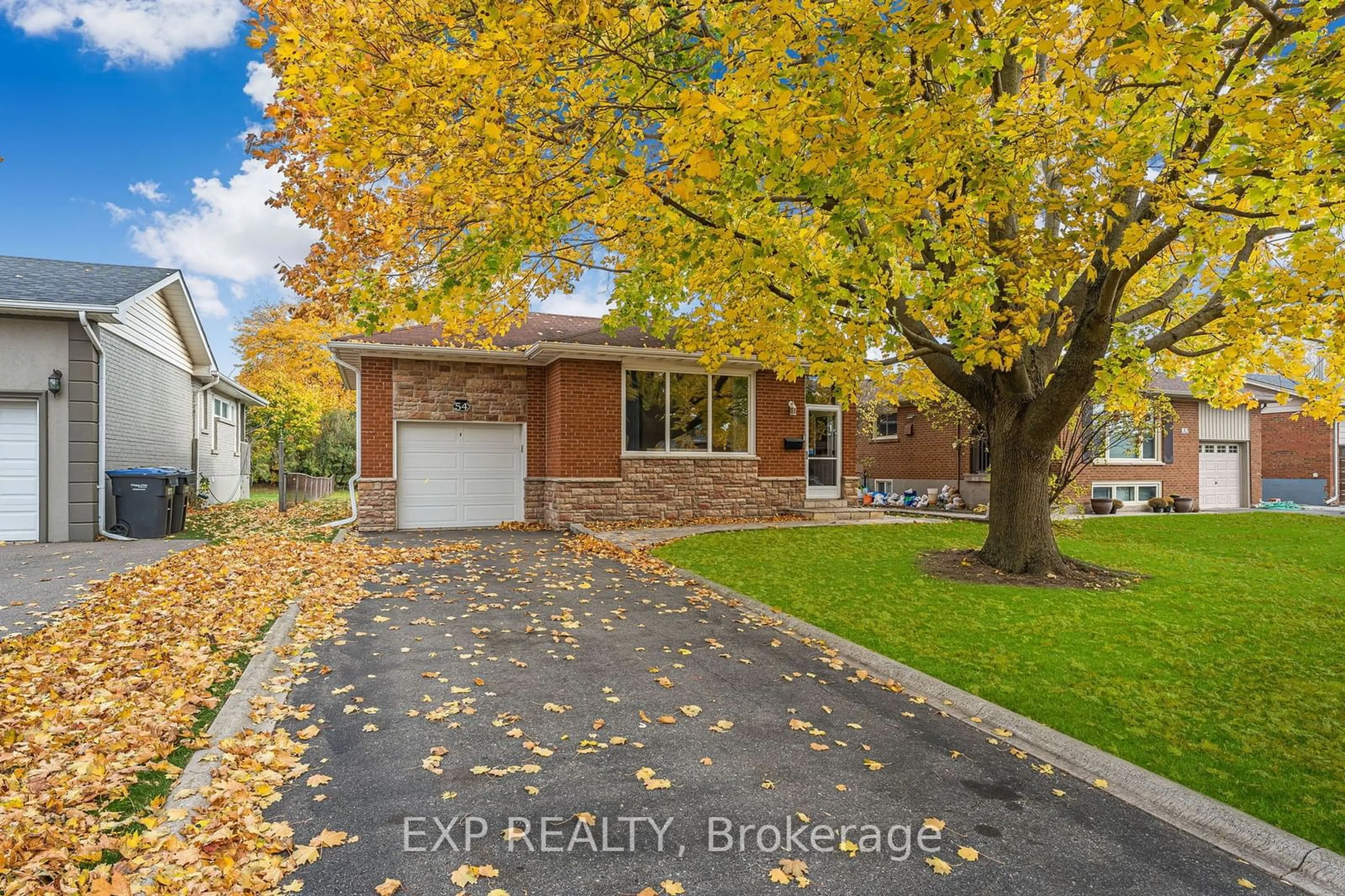 Frontside or backside of a home, the street view for 54 Swanhurst Blvd, Mississauga Ontario L5N 1B7