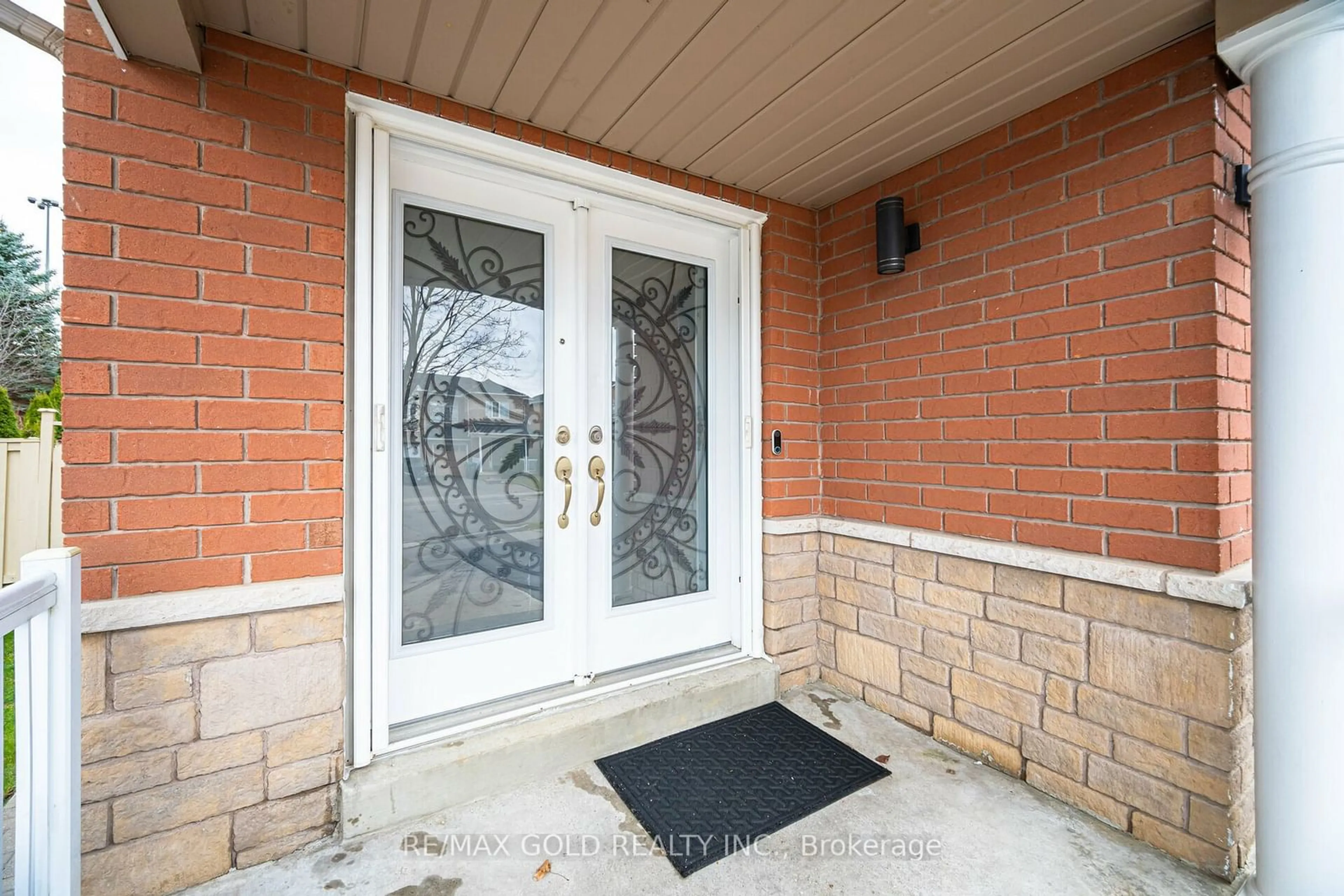 Indoor entryway, cement floor for 119 Checkerberry Cres, Brampton Ontario L6R 2S8