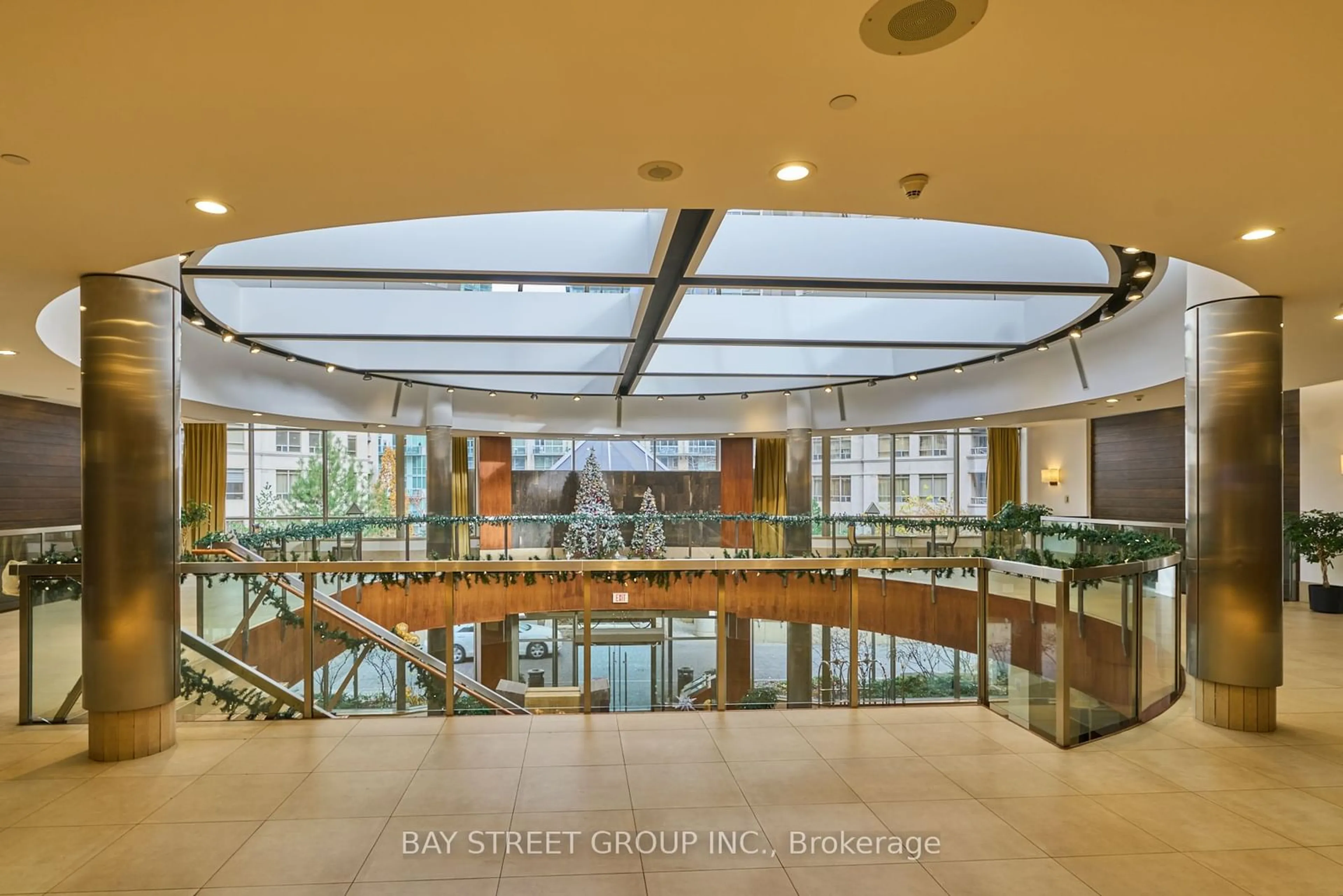 Indoor lobby, ceramic floors for 3880 Duke Of York Blvd #1114, Mississauga Ontario L5B 4M7