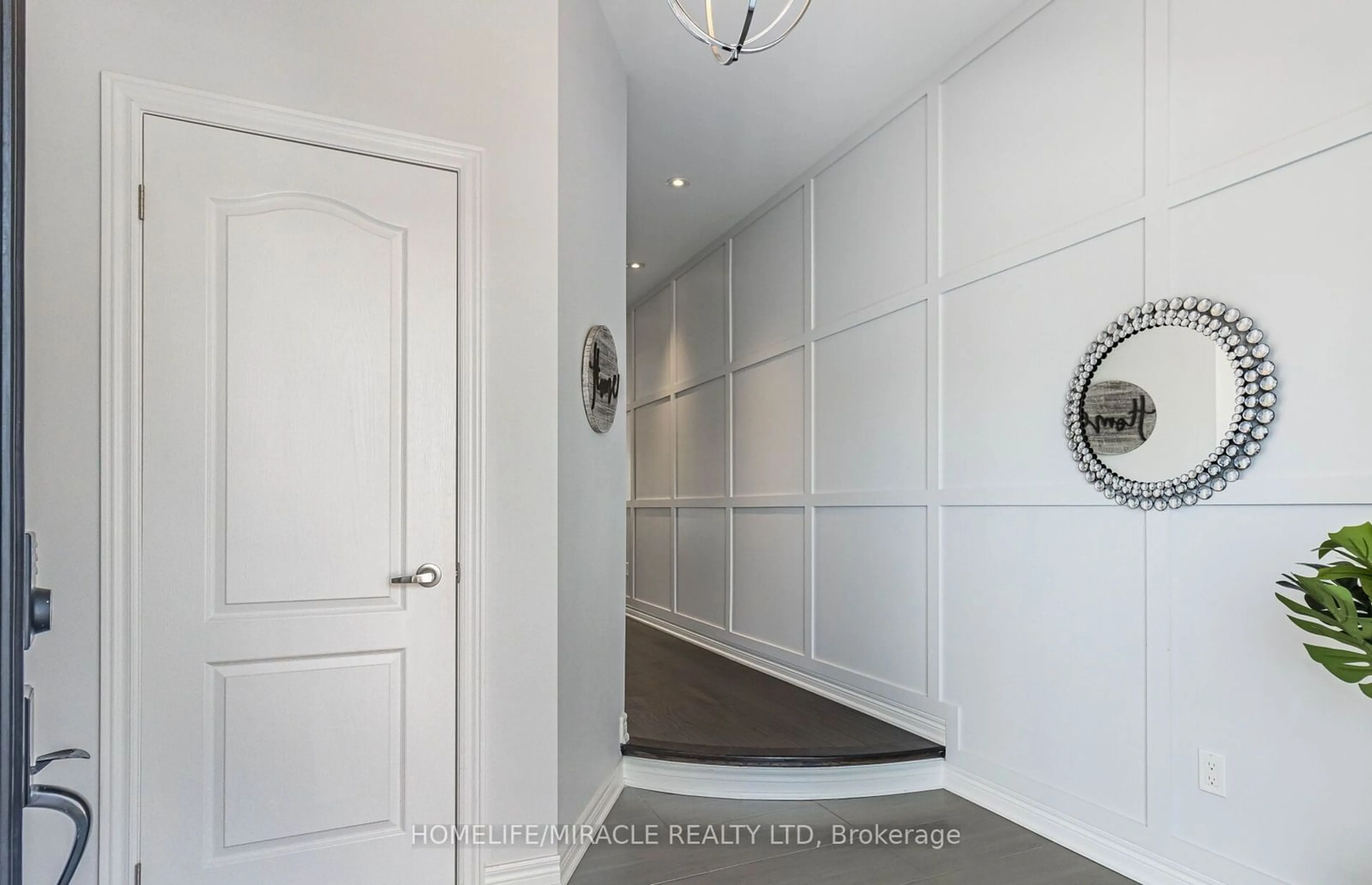 Indoor entryway, cement floor for 4664 Ray Lane, Burlington Ontario L7M 0N9