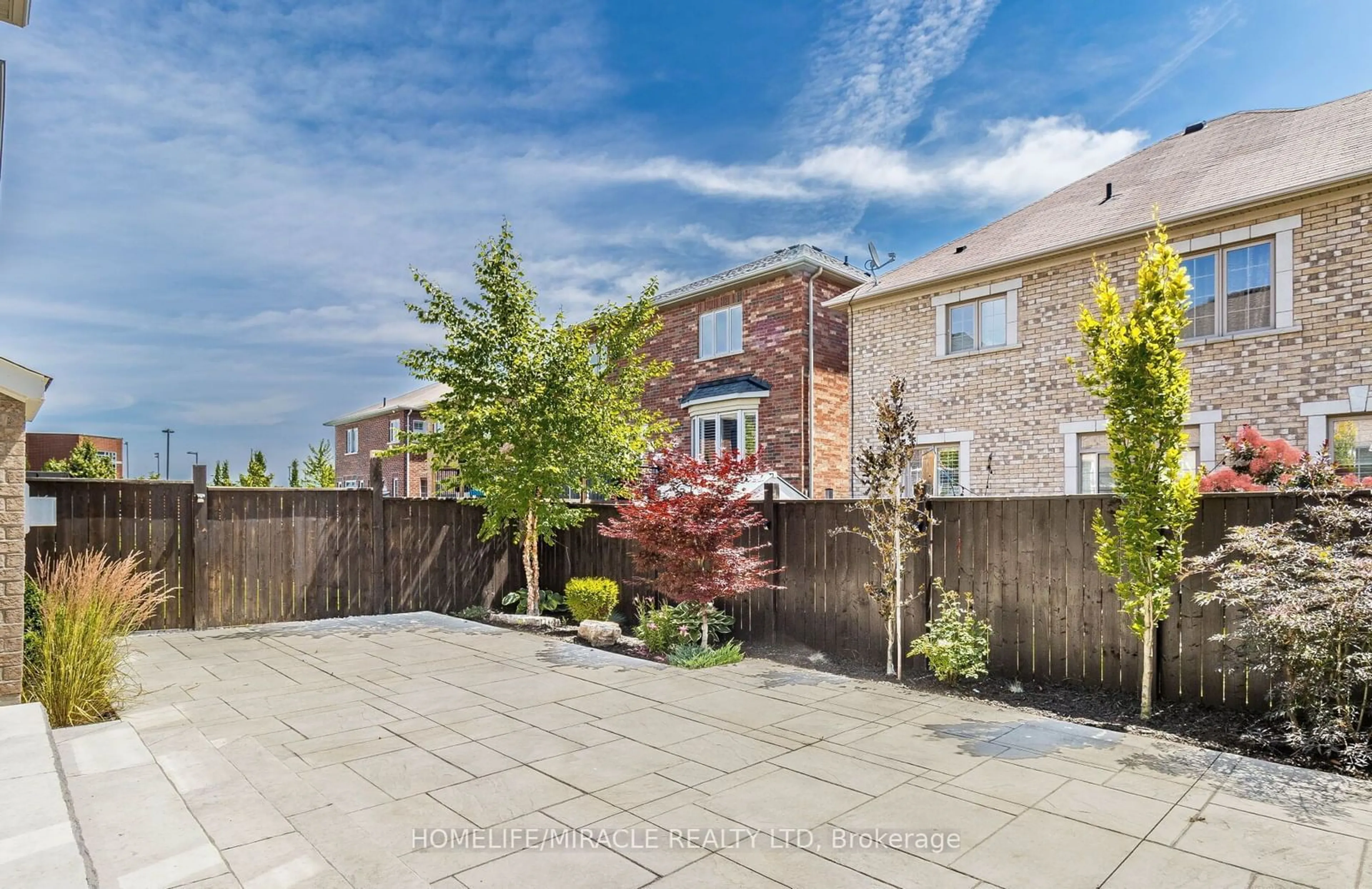 Patio, street for 4664 Ray Lane, Burlington Ontario L7M 0N9