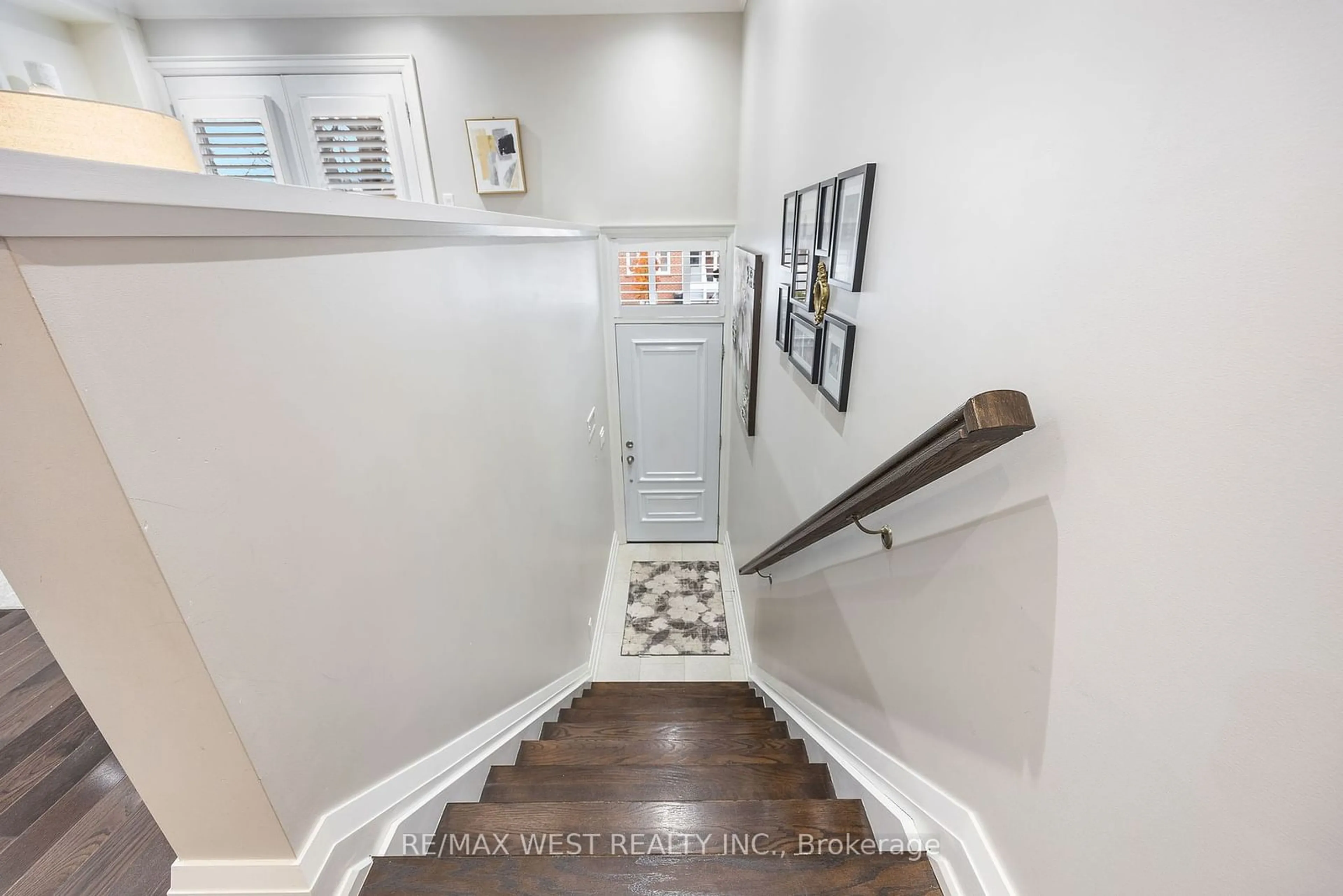 Indoor entryway, wood floors for 42 A Greendale Ave, Toronto Ontario M6N 4P6