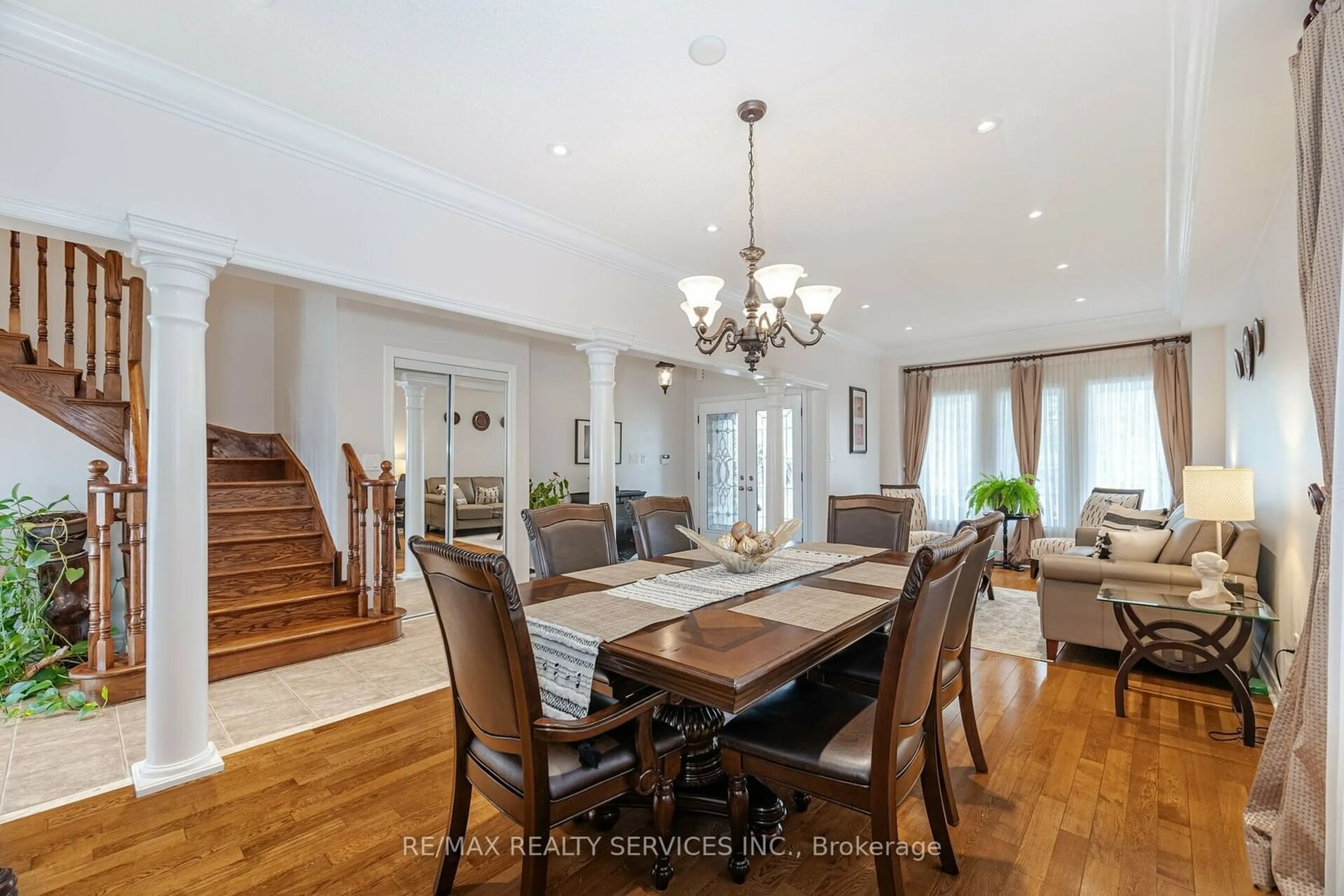 Dining room, wood floors, cottage for 24 Lightheart Dr, Caledon Ontario L7C 1E3