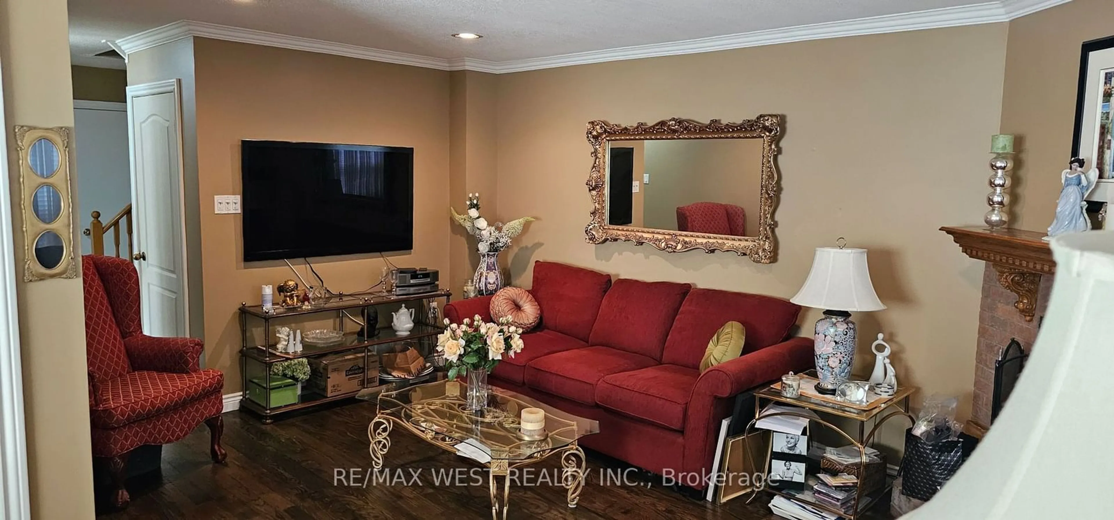 Living room, wood floors for 3600 Colonial Dr #6, Mississauga Ontario L5L 5P5