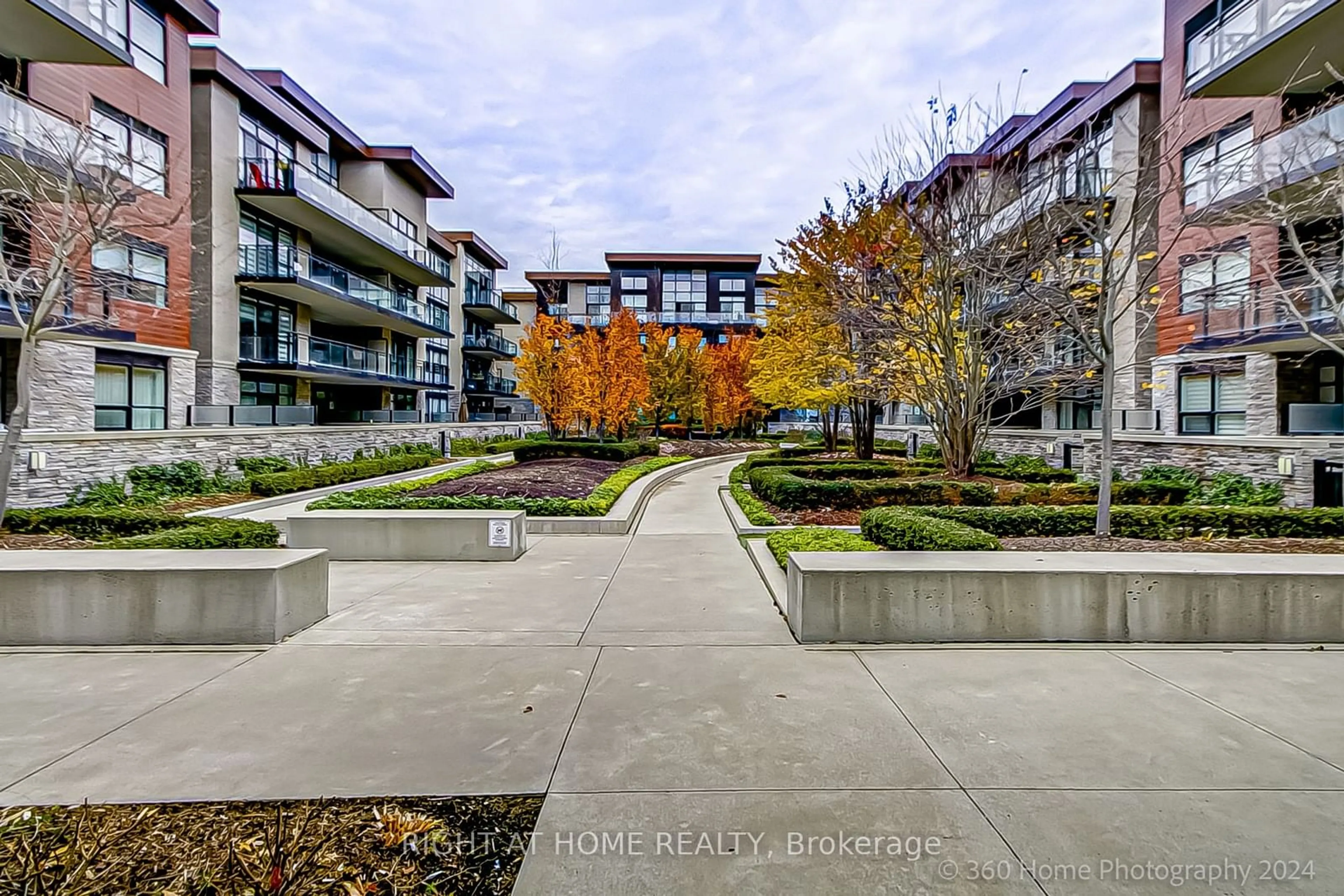 A pic from exterior of the house or condo, the street view for 1575 Lakeshore Rd #227, Mississauga Ontario L5J 0B1