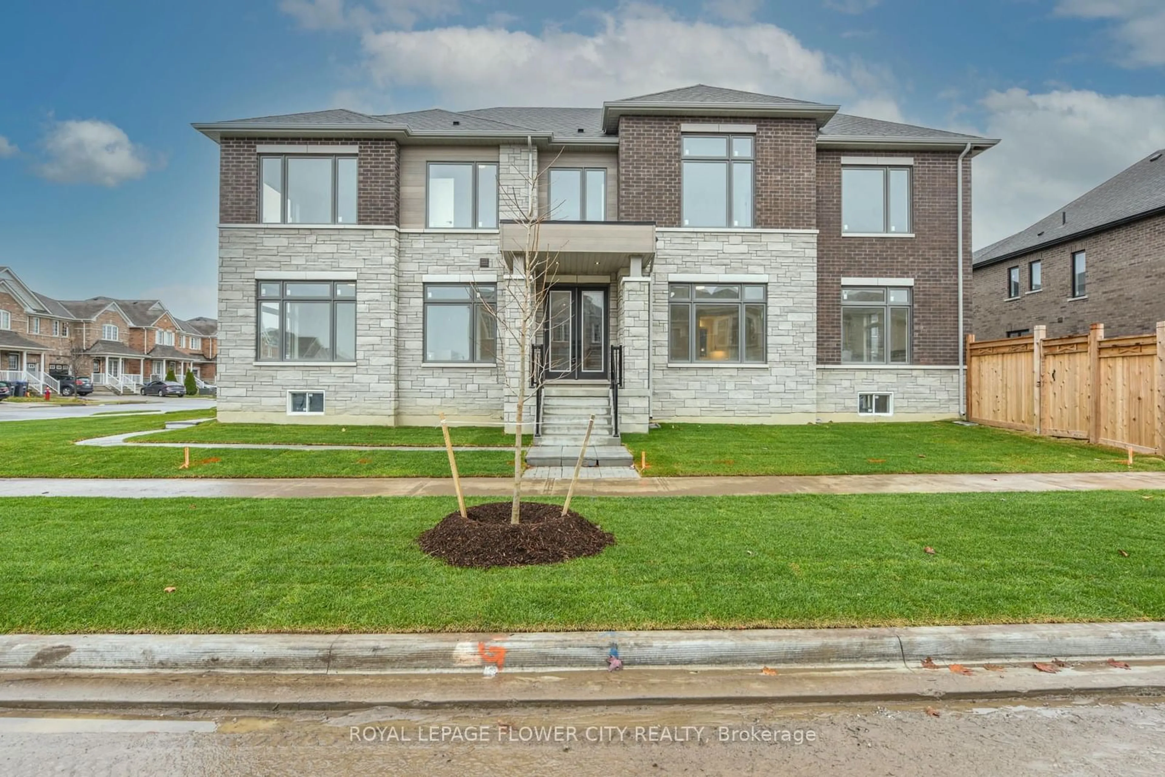 Home with brick exterior material for 2 Dolomite Dr, Brampton Ontario L6P 4R6