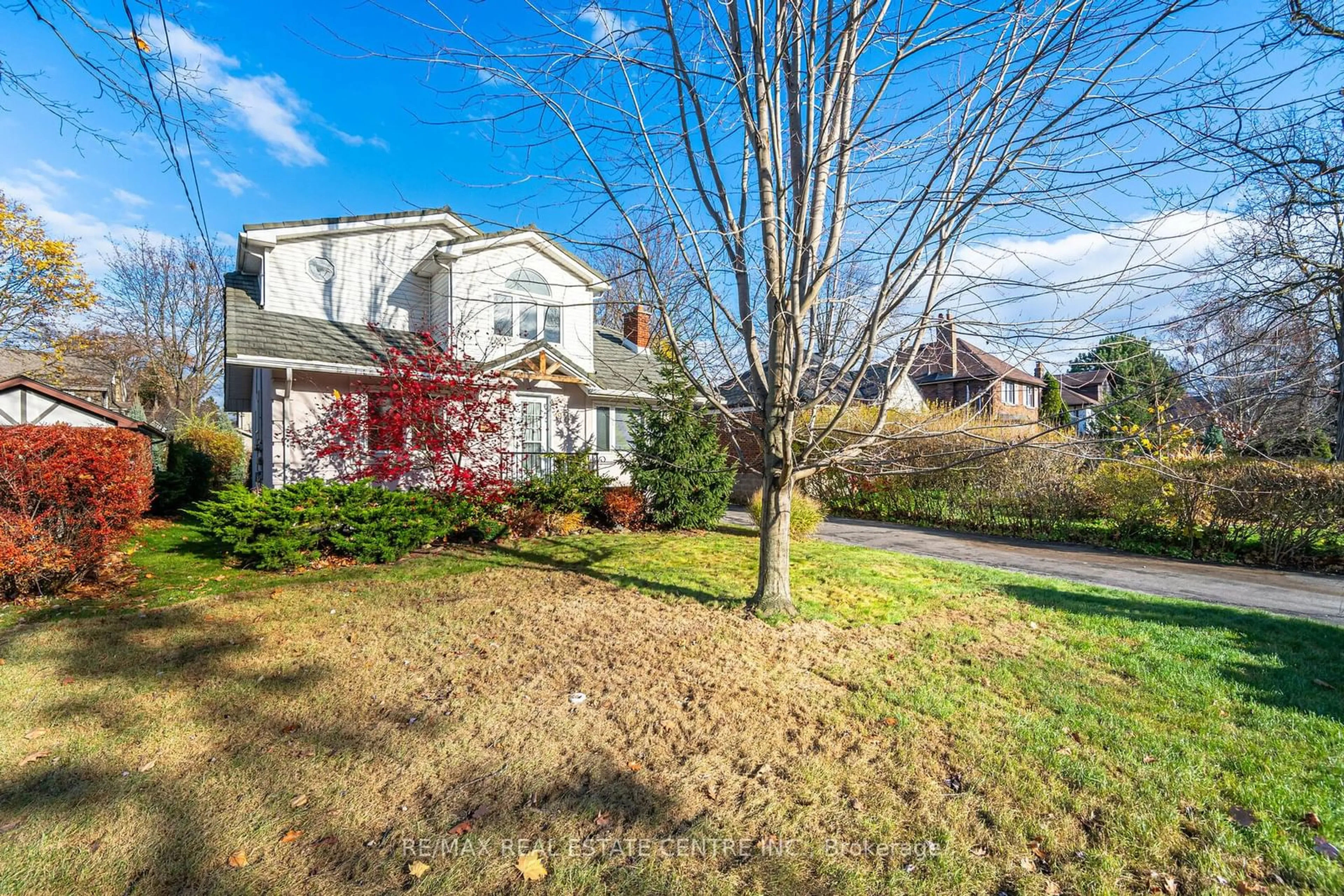 A pic from exterior of the house or condo, the fenced backyard for 19 Oakwood Ave, Mississauga Ontario L5G 3L6