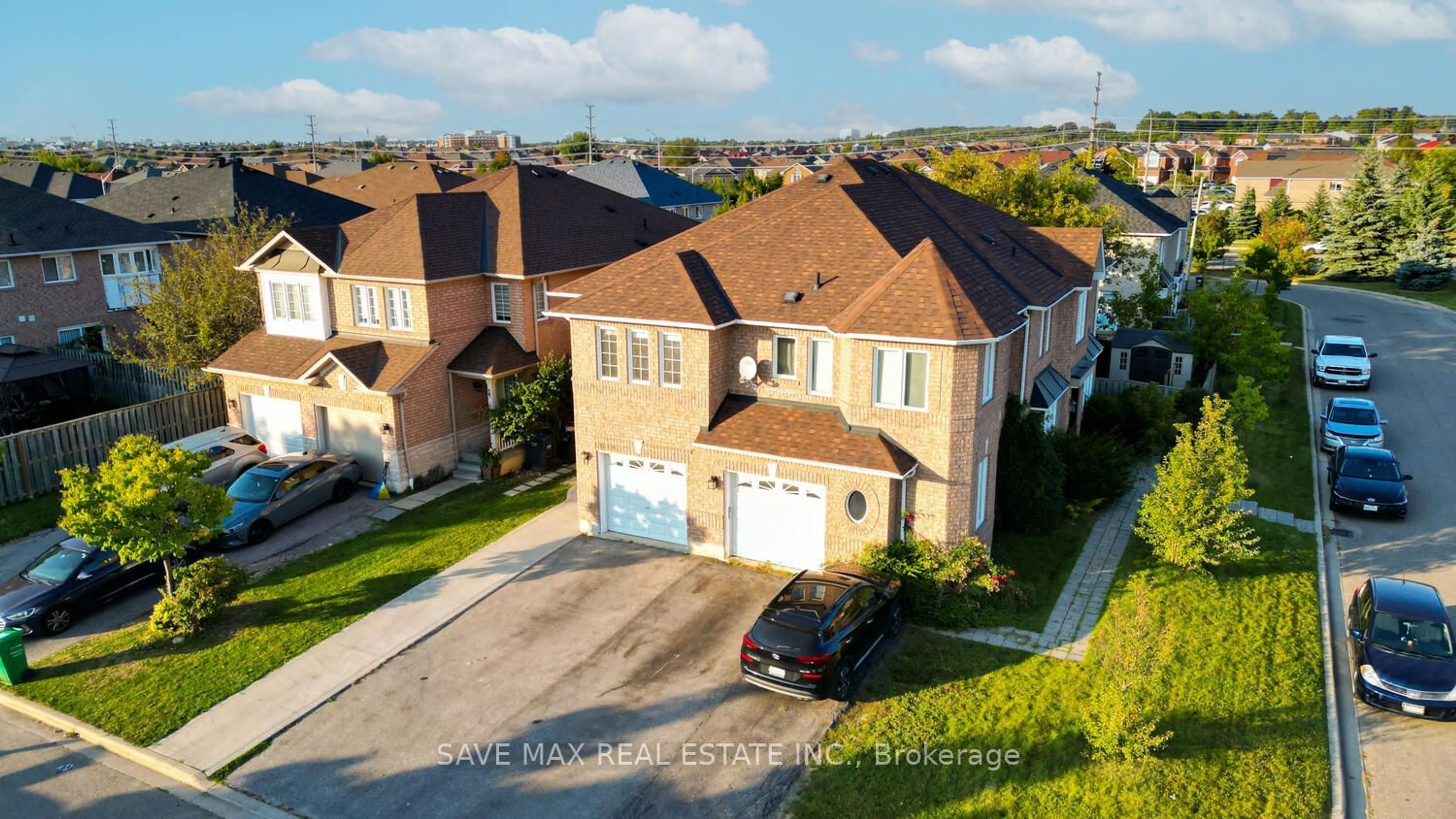 A pic from exterior of the house or condo, the street view for 1014 Foxglove Pl, Mississauga Ontario L5V 2N4