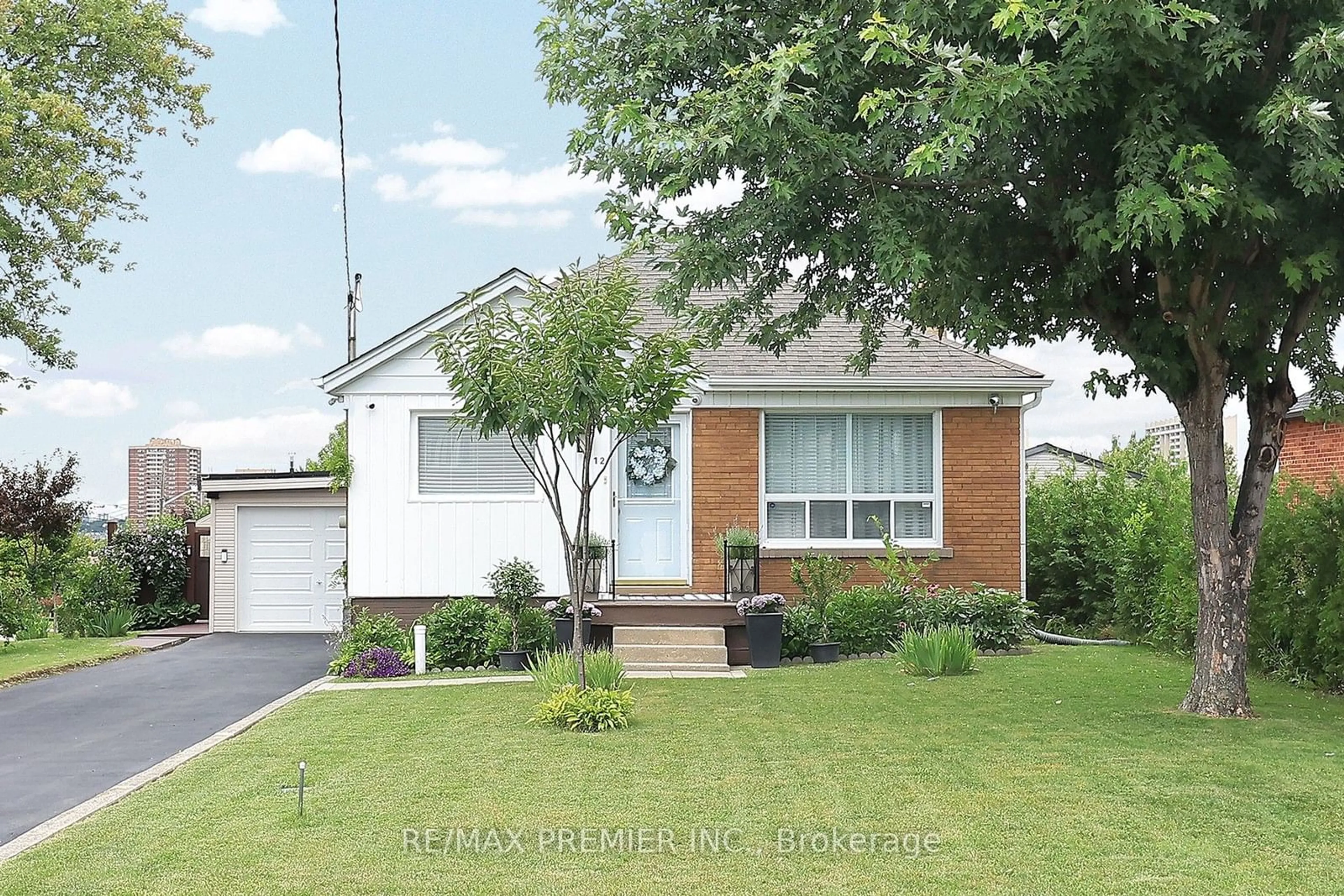 Frontside or backside of a home, cottage for 12 Forthbridge Cres, Toronto Ontario M3M 2A1