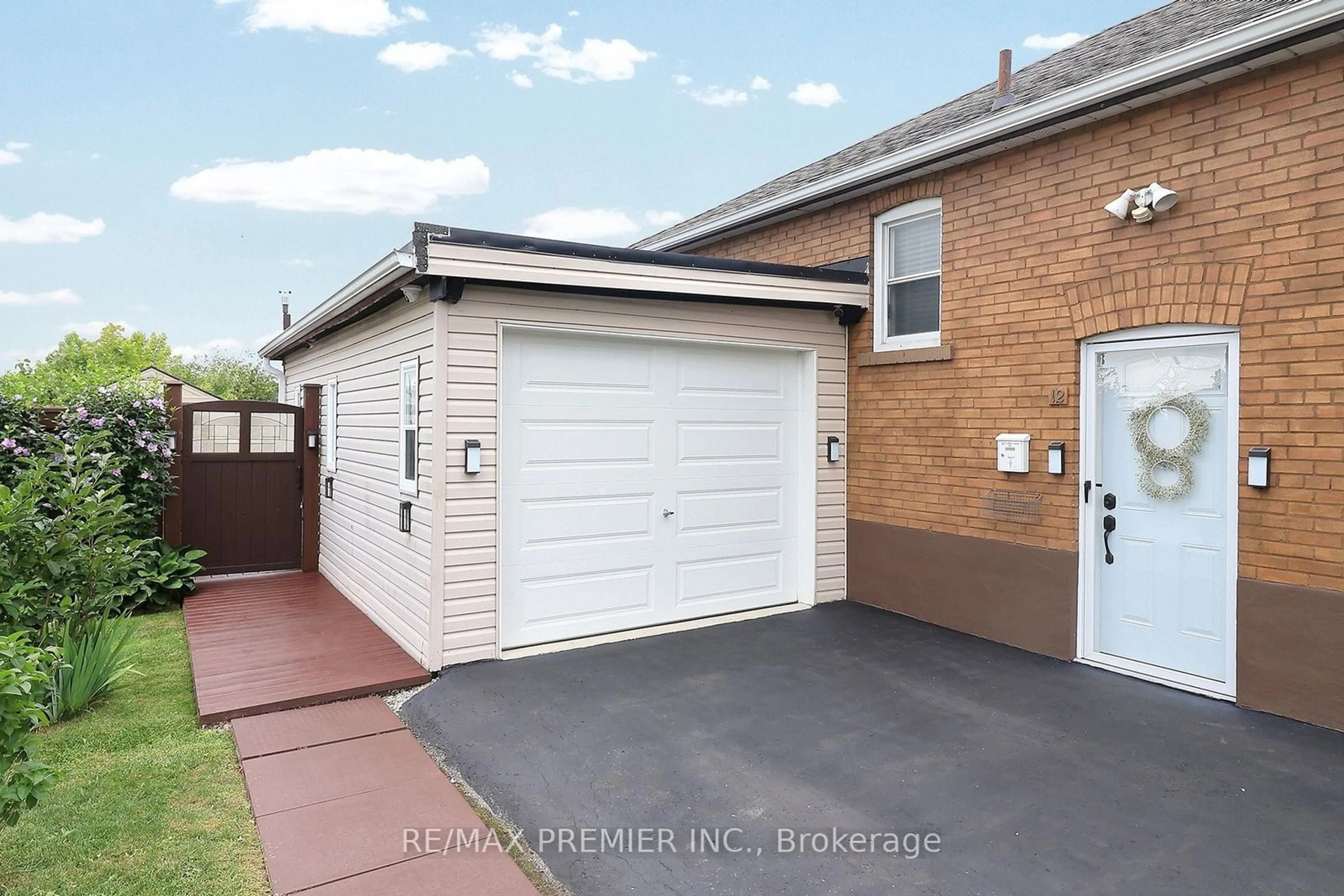 Indoor garage, cement floor for 12 Forthbridge Cres, Toronto Ontario M3M 2A1