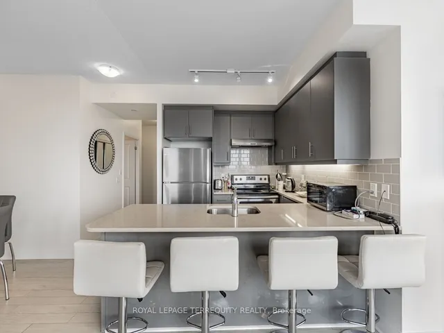 Additional property image - 15 Zorra St Unit 607