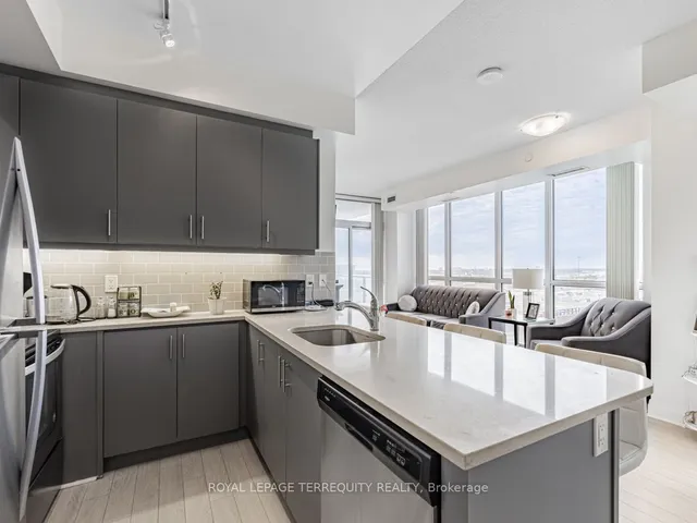 Additional property image - 15 Zorra St Unit 607