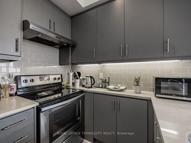 Additional property image - 15 Zorra St Unit 607