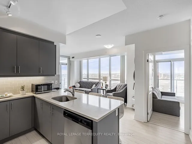 Additional property image - 15 Zorra St Unit 607