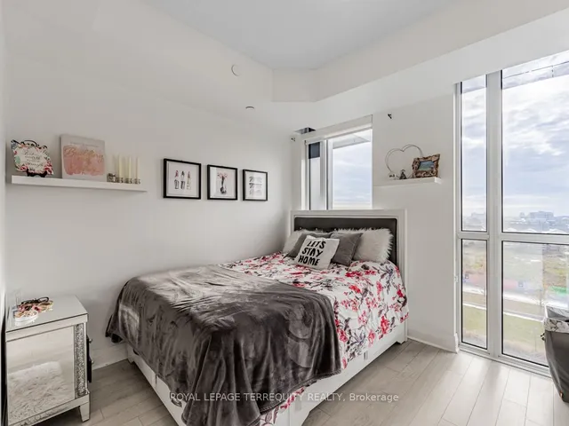 Additional property image - 15 Zorra St Unit 607