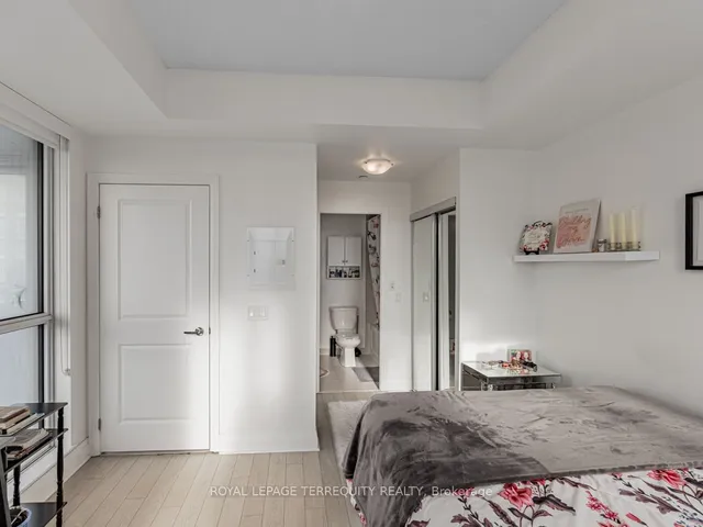 Additional property image - 15 Zorra St Unit 607