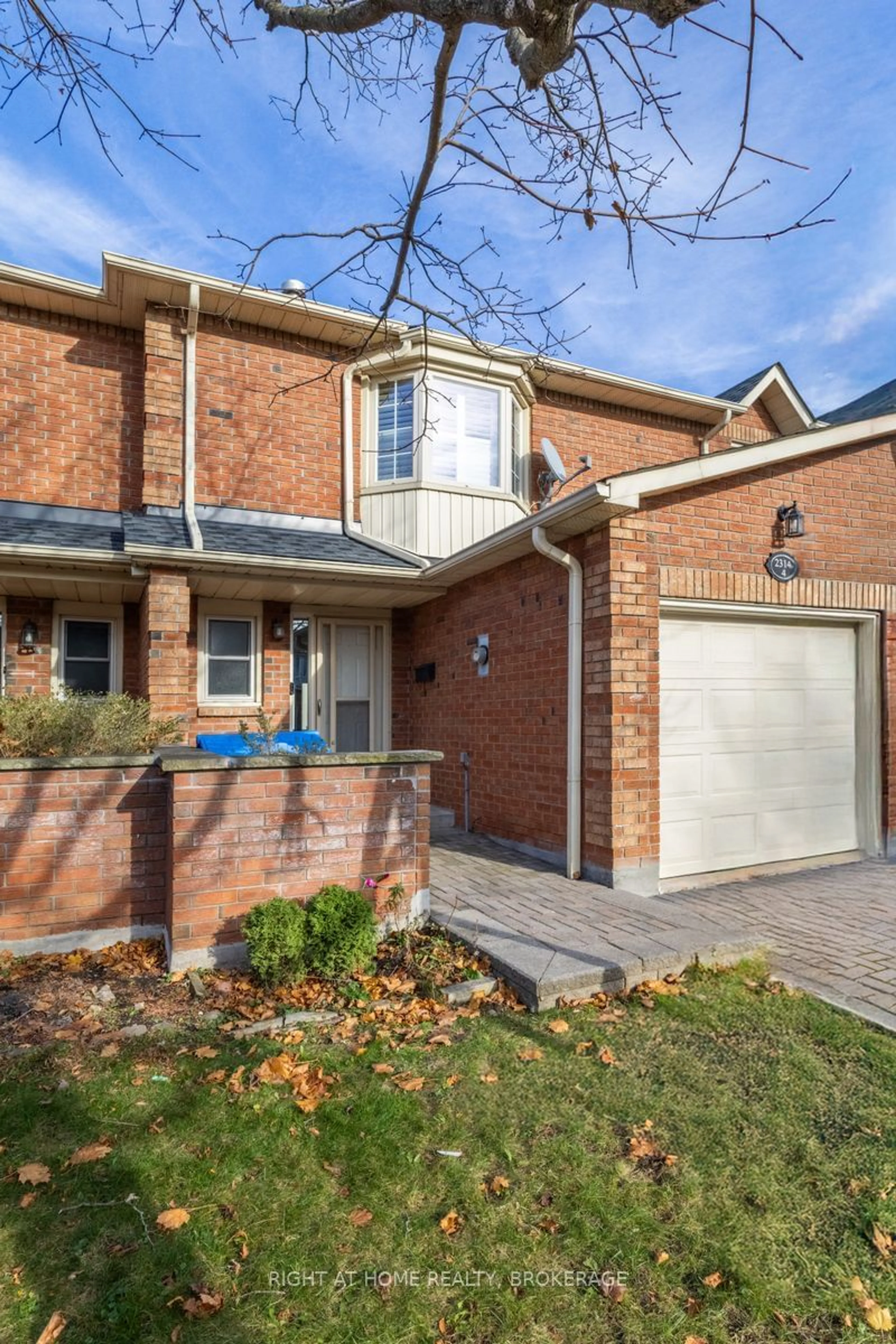 Home with brick exterior material for 2314 Marine Dr #4, Oakville Ontario L6L 1C3