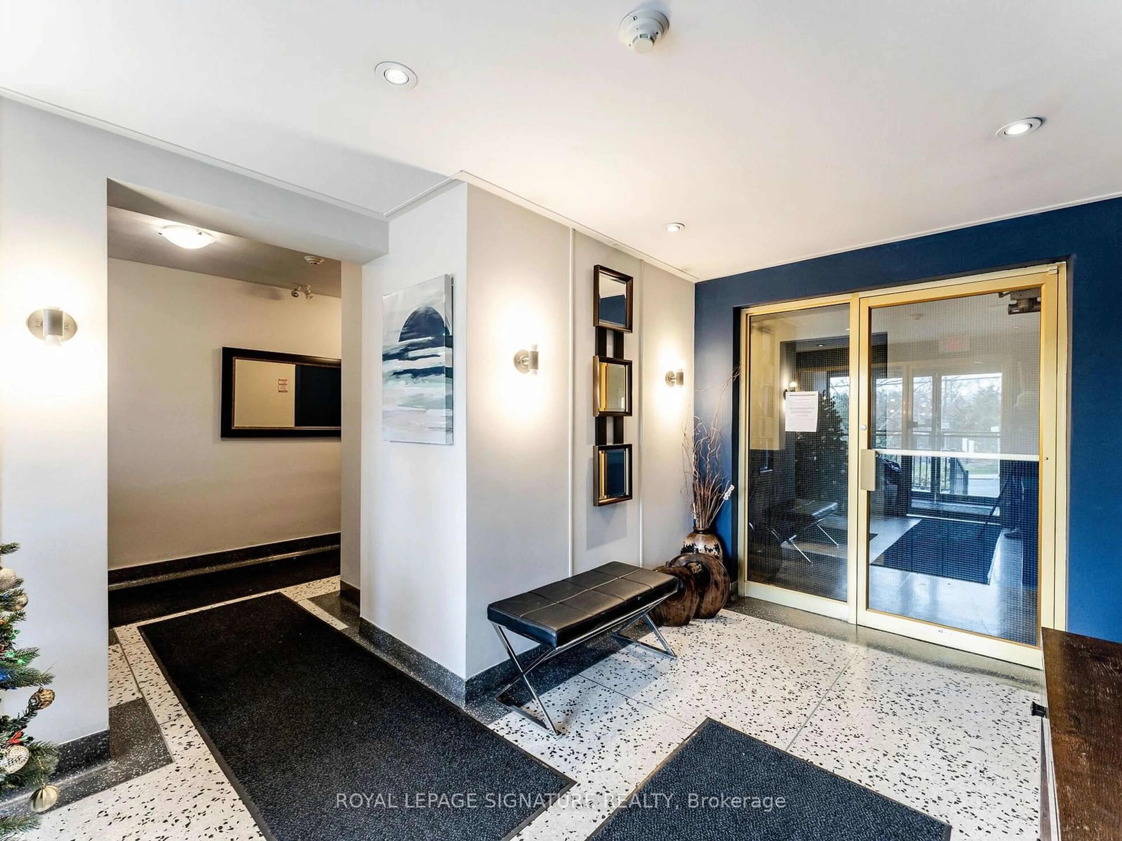 Indoor lobby for 60 Gulliver Rd #404, Toronto Ontario M6M 2M6