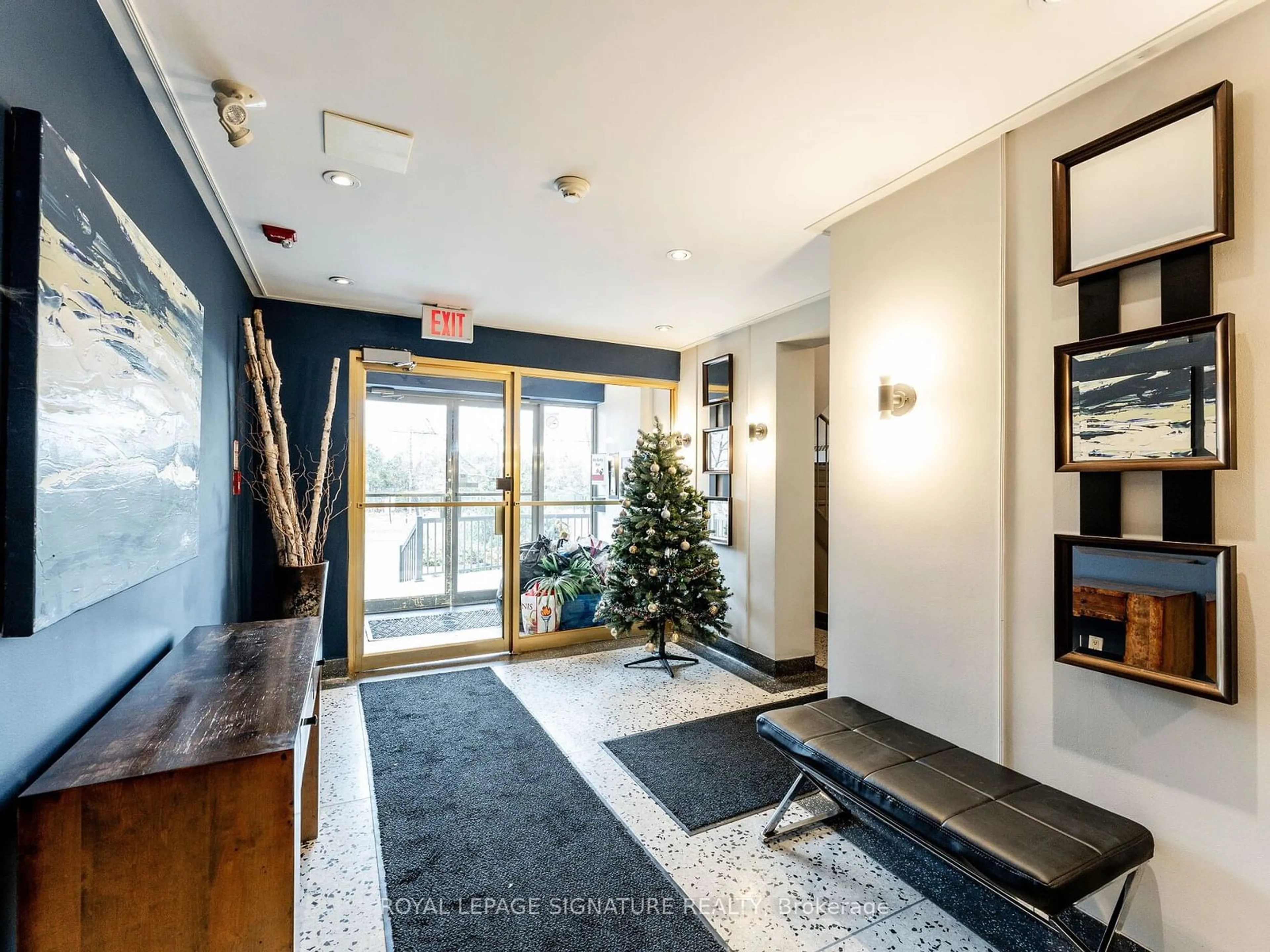 Indoor foyer for 60 Gulliver Rd #404, Toronto Ontario M6M 2M6