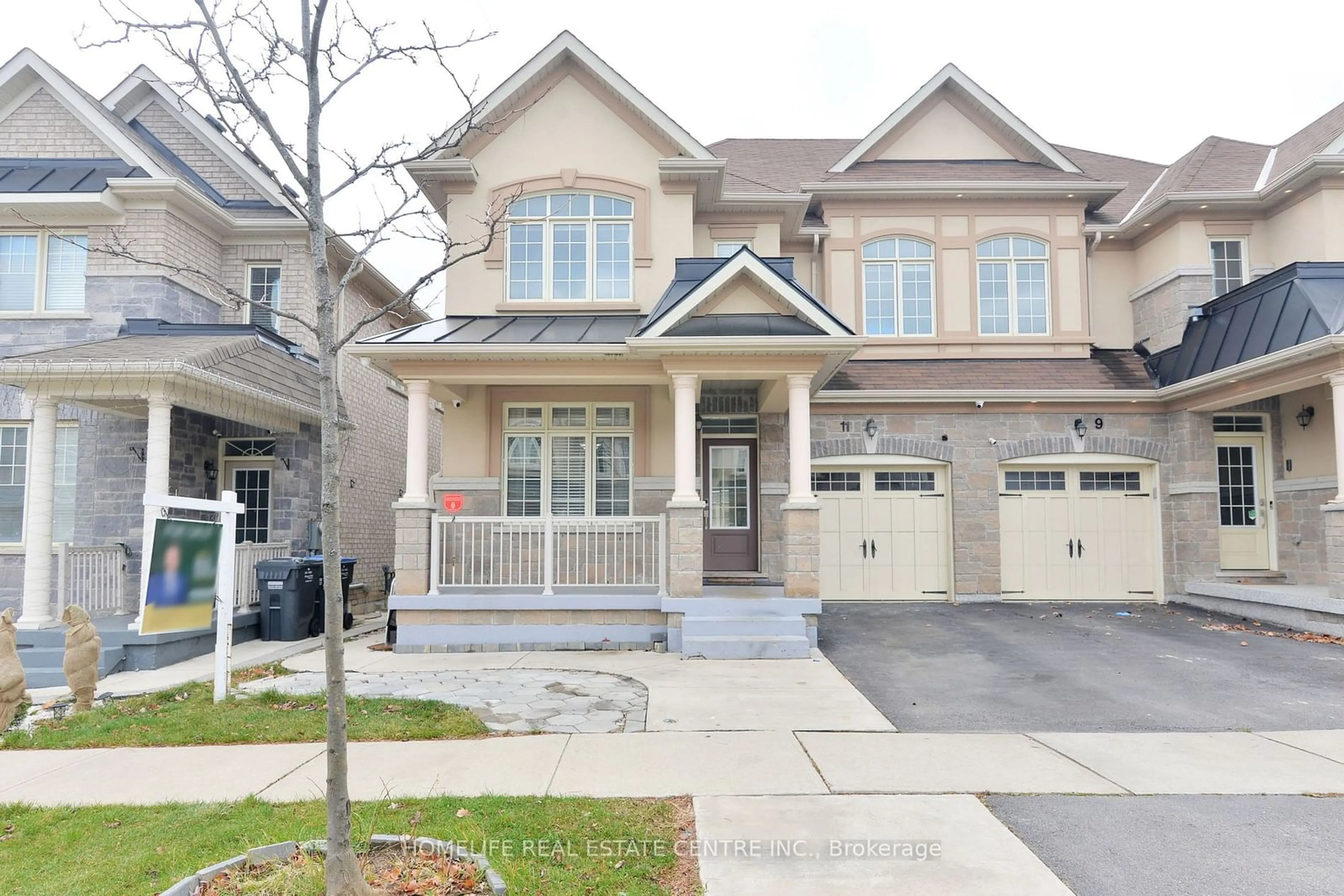 Home with brick exterior material for 11 Villadowns Tr, Brampton Ontario L6R 3V6