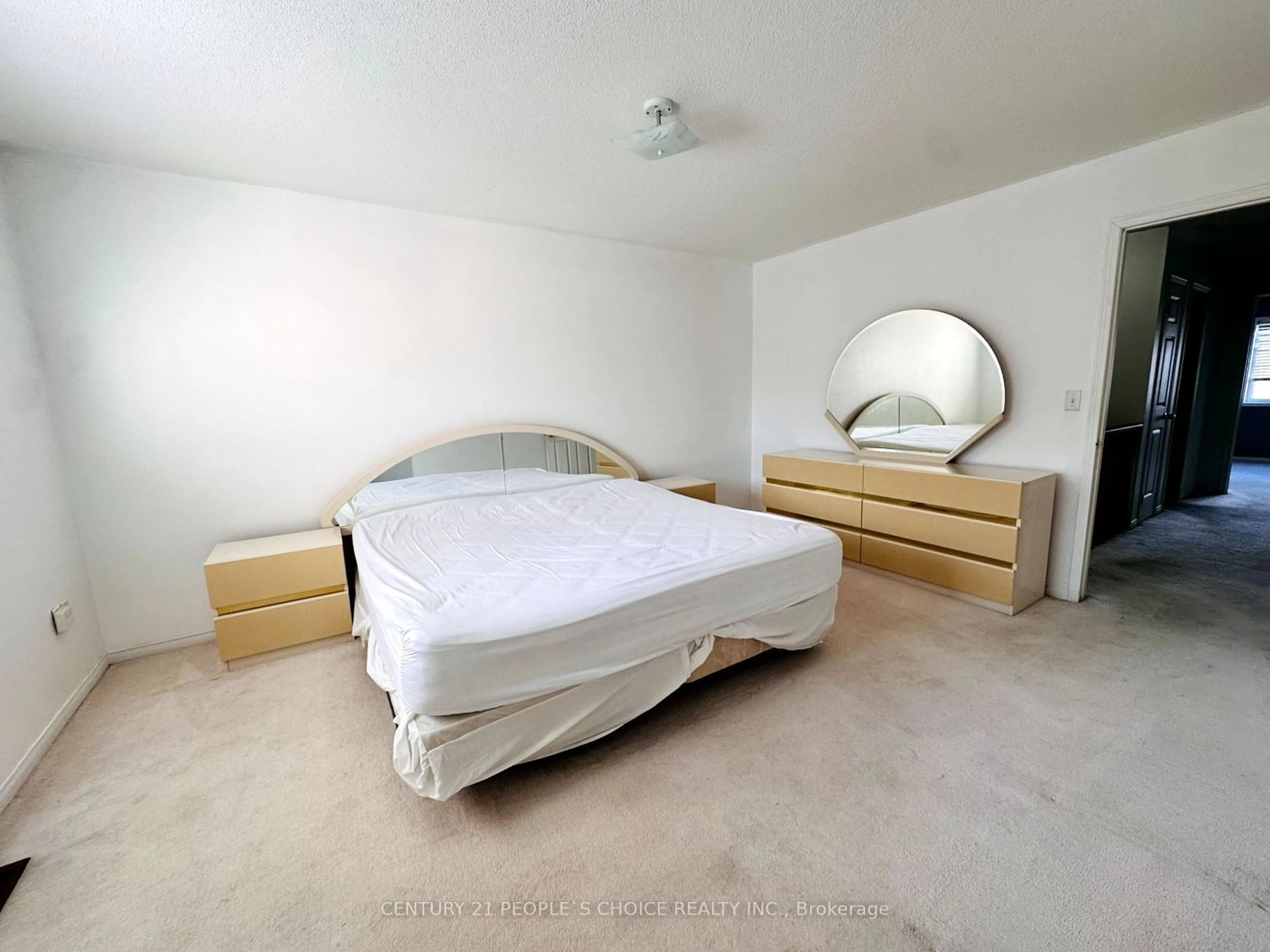 A pic of a room, not visible floor for 1044 Galesway Blvd, Mississauga Ontario L5V 2T4