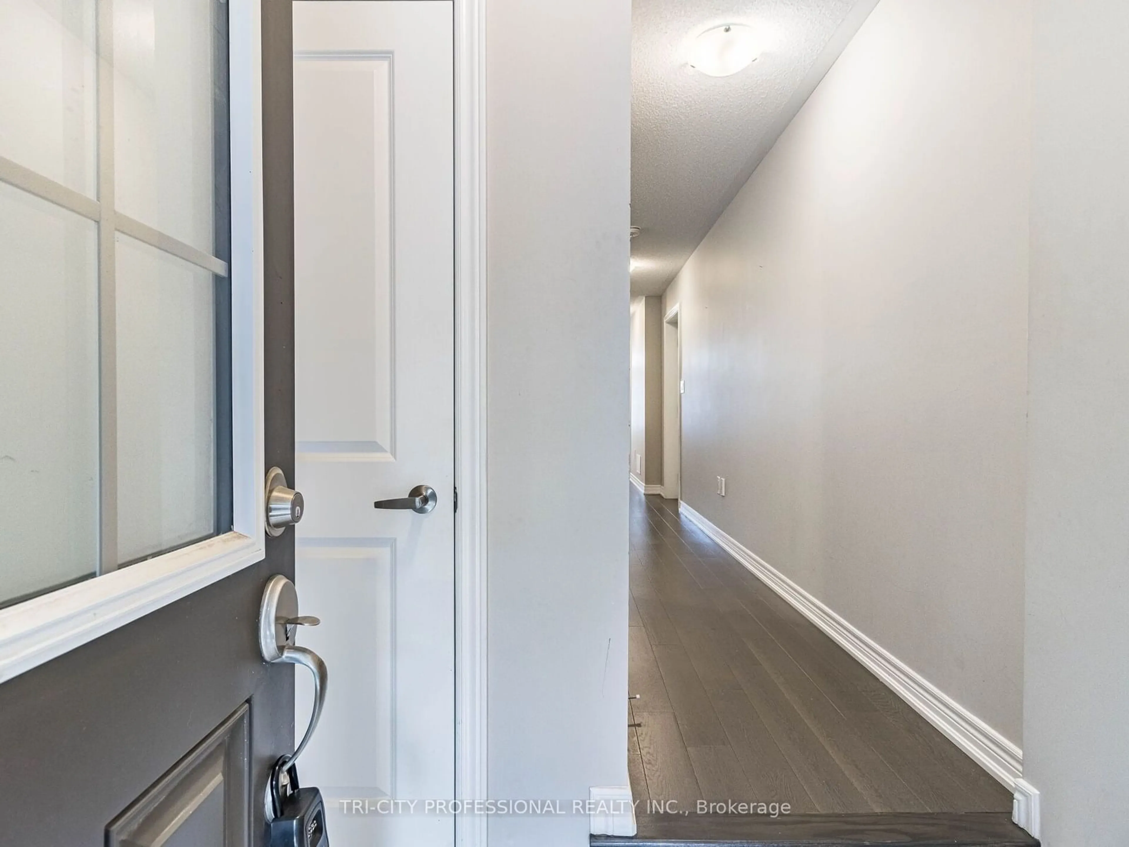 Indoor entryway, not visible floor for 72 Fruitvale Circ, Brampton Ontario L7A 5B9