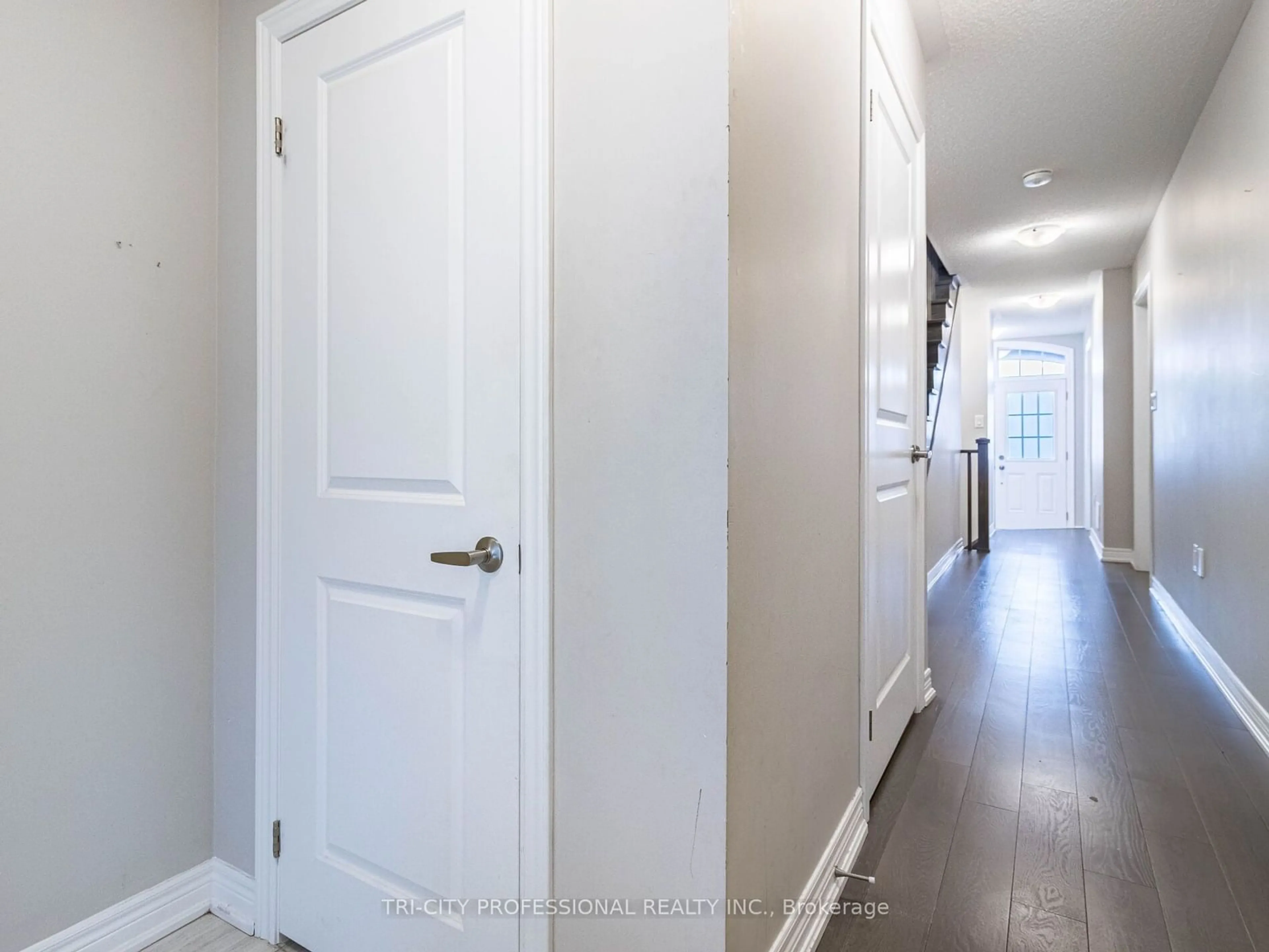 Indoor entryway, wood floors for 72 Fruitvale Circ, Brampton Ontario L7A 5B9