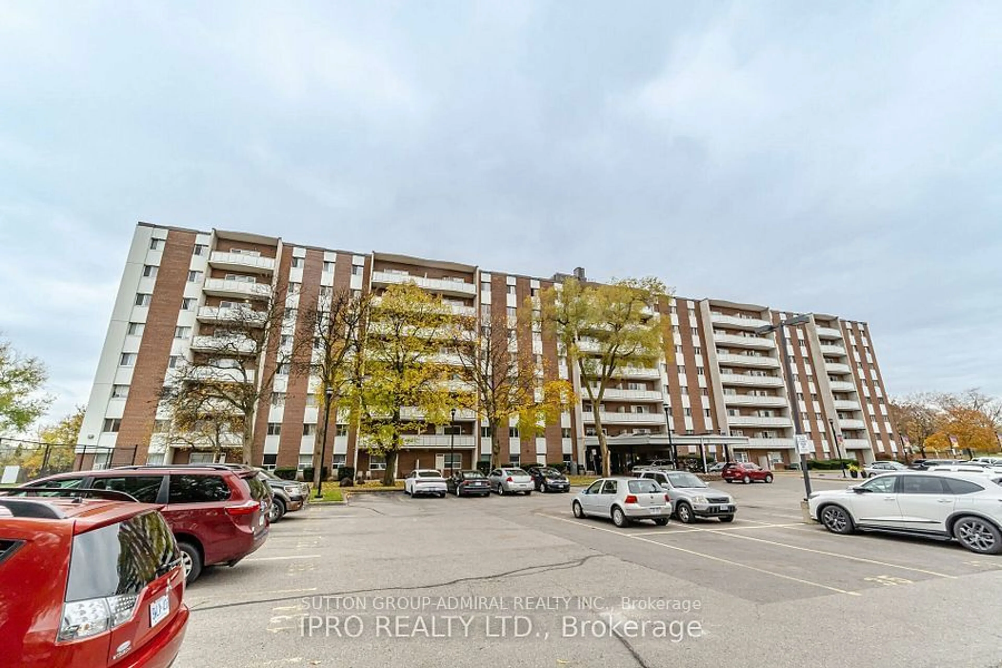 A pic from exterior of the house or condo, the street view for 1660 Bloor St #312, Mississauga Ontario L4X 1R9