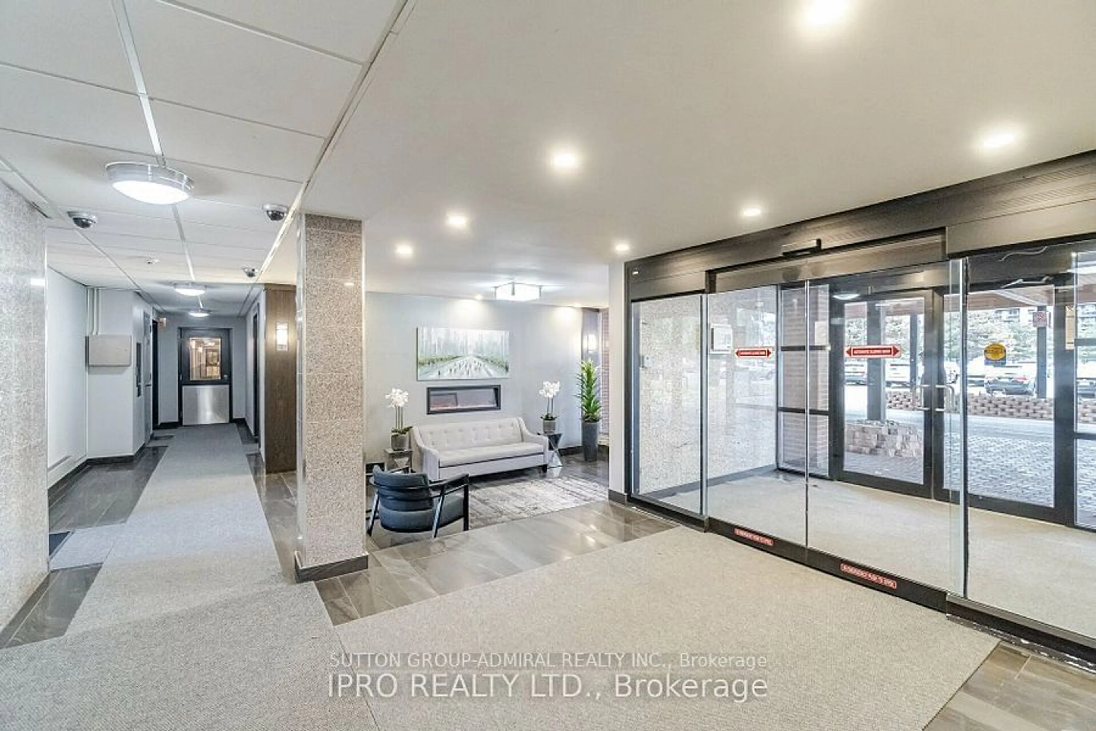 Indoor foyer, unknown floor for 1660 Bloor St #312, Mississauga Ontario L4X 1R9