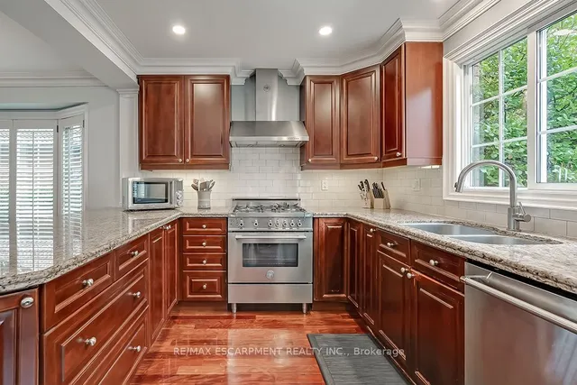Additional property image - 2428 Lakeshore Rd