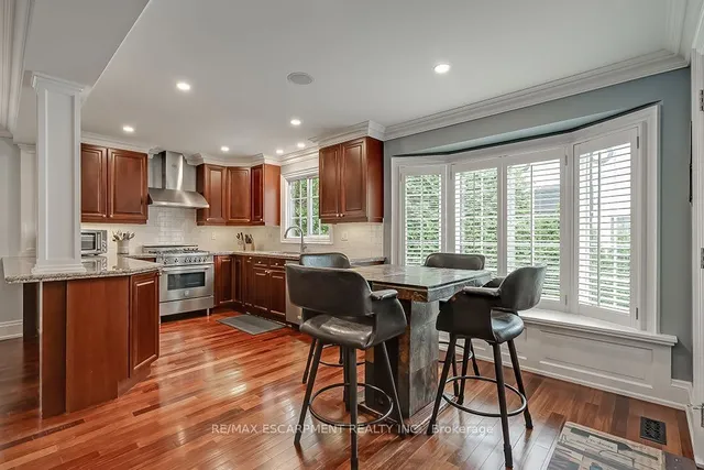 Additional property image - 2428 Lakeshore Rd