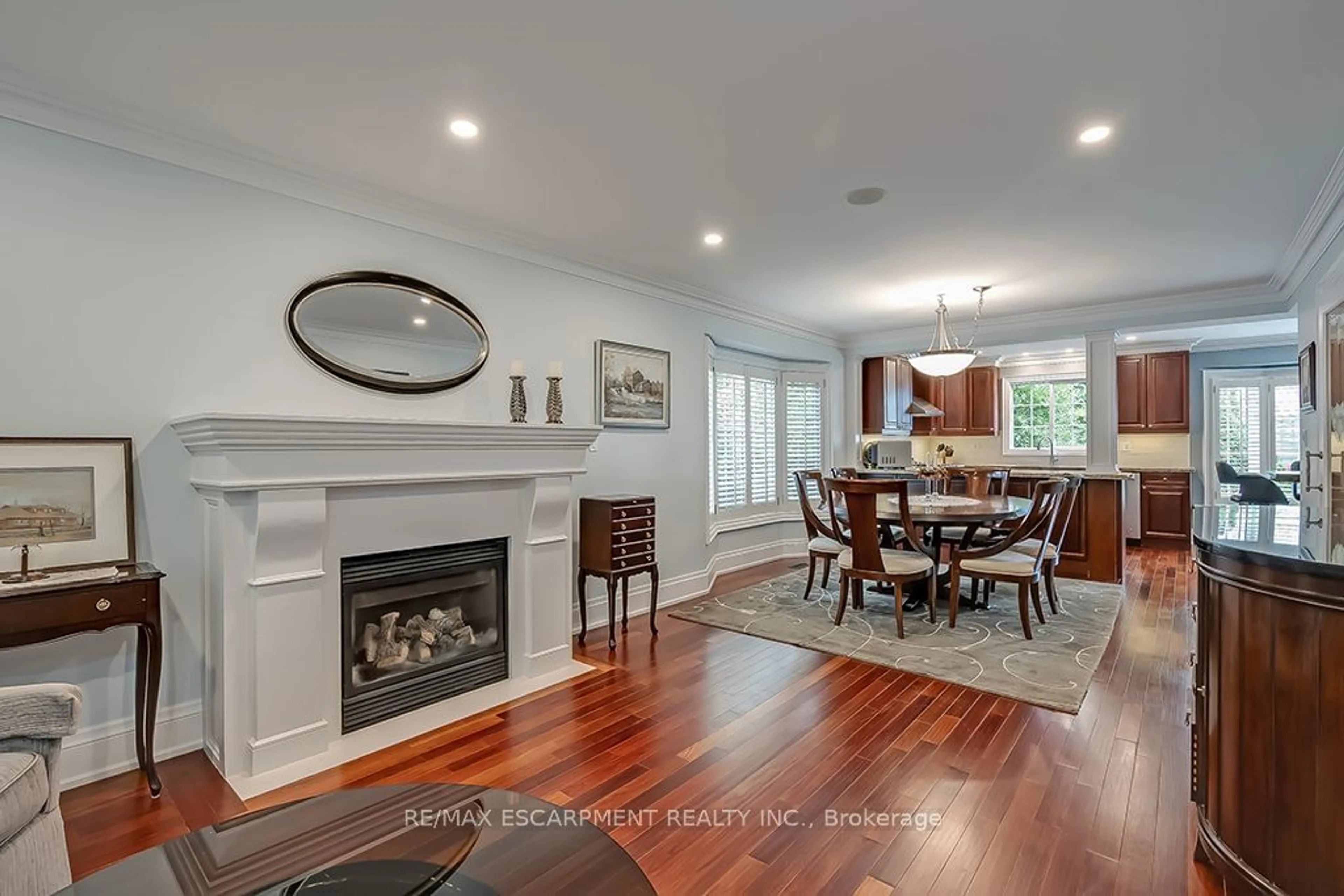 Living room, wood floors for 2428 Lakeshore Rd, Burlington Ontario L7R 1C1