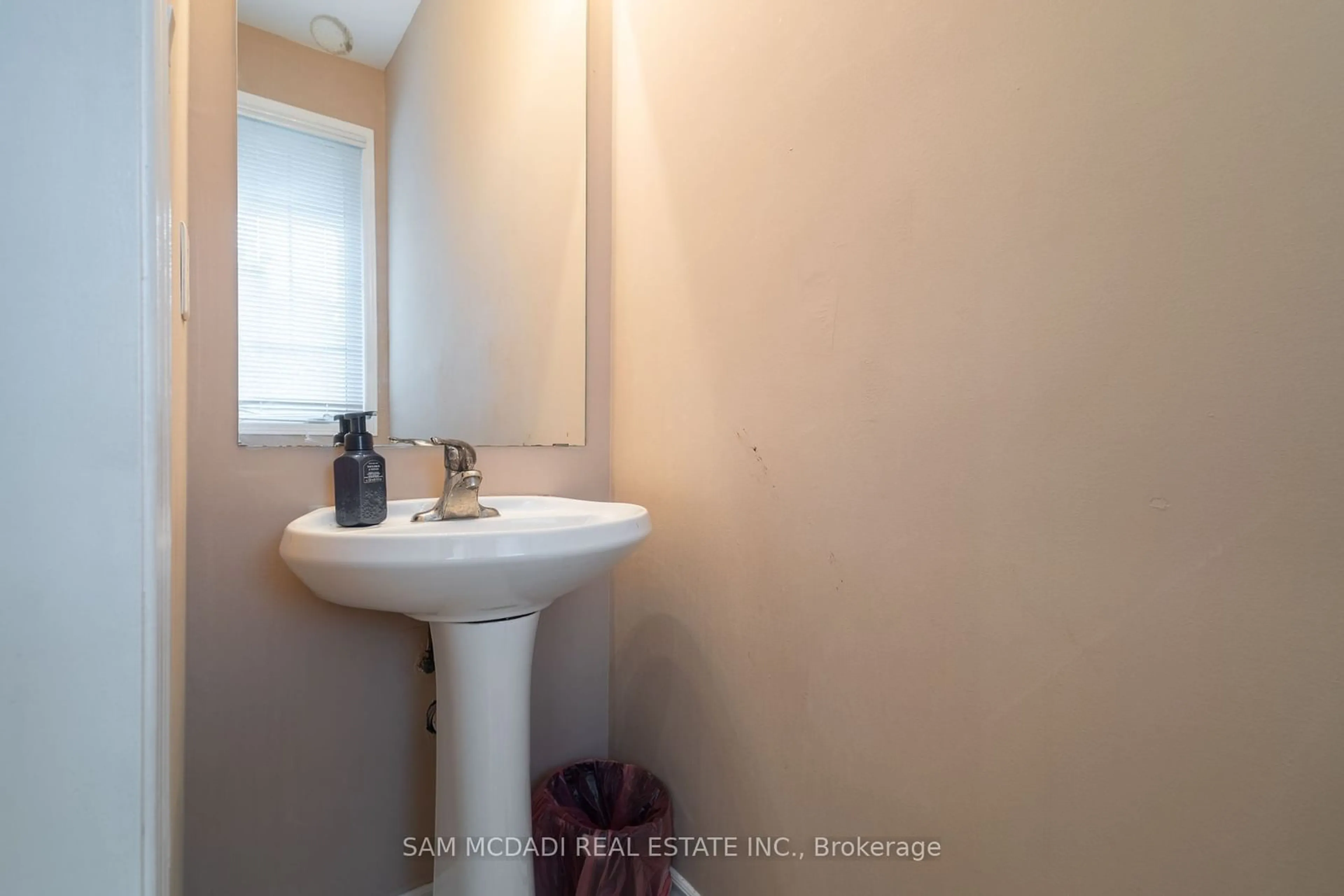 Standard bathroom, not visible floor for 4649 James Austin Dr, Mississauga Ontario L4Z 4H1