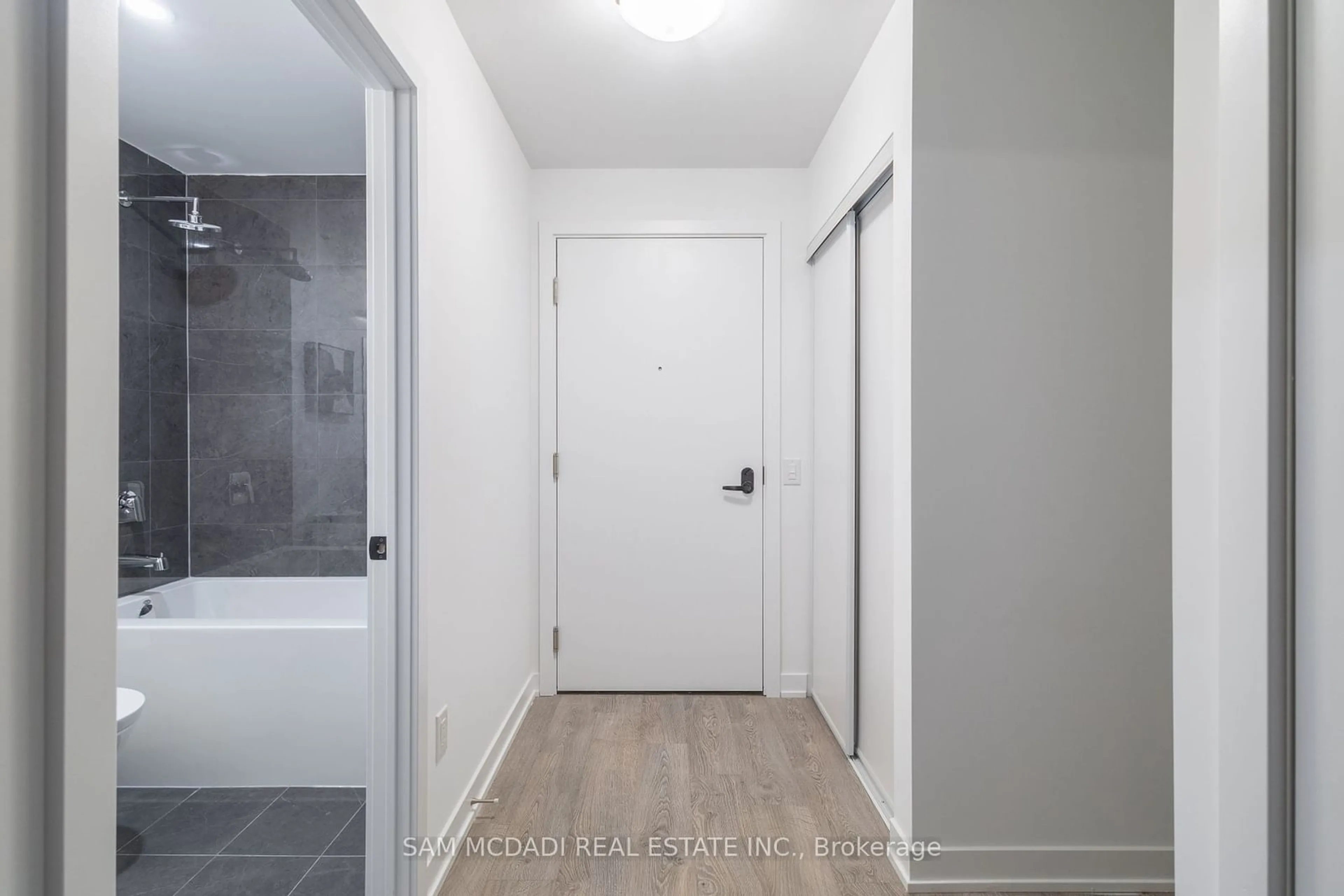 Indoor entryway, not visible floor for 220 Missinnihe Way #1412, Mississauga Ontario L5H 0A9