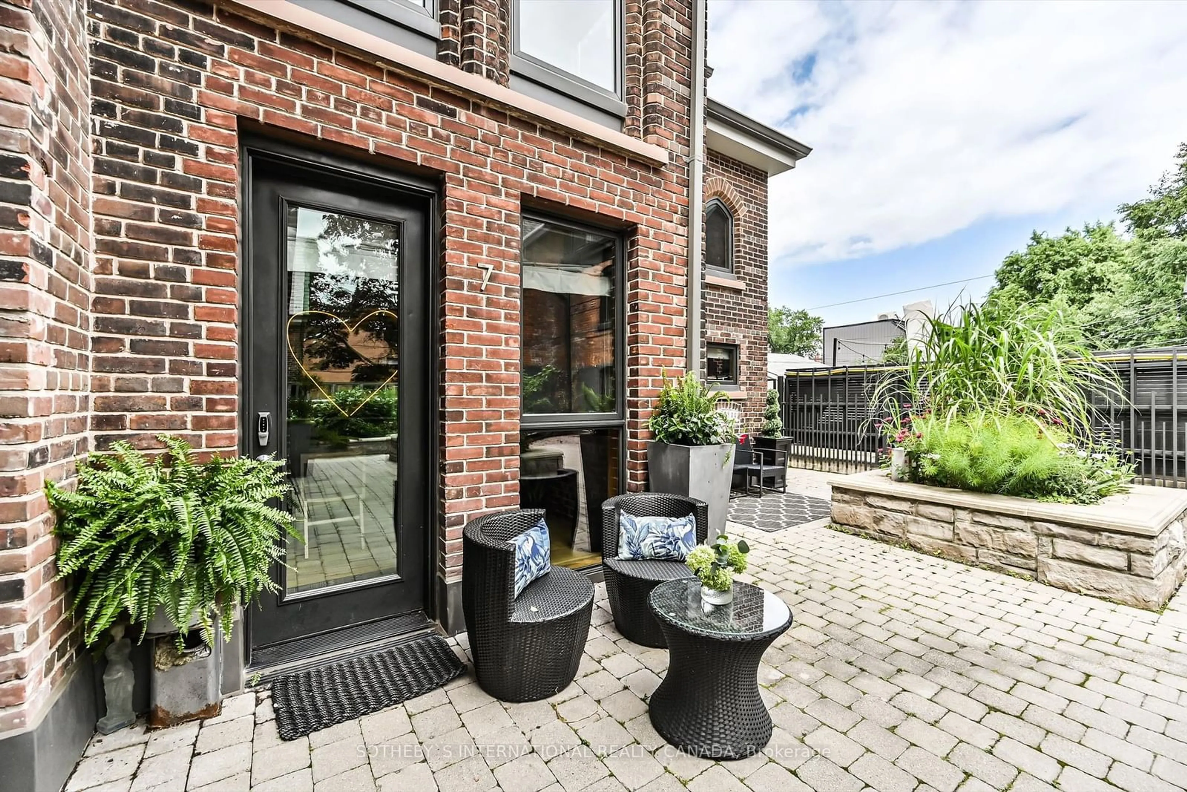 Patio, cottage for 40 Westmoreland Ave #TH7, Toronto Ontario M6H 2Z7