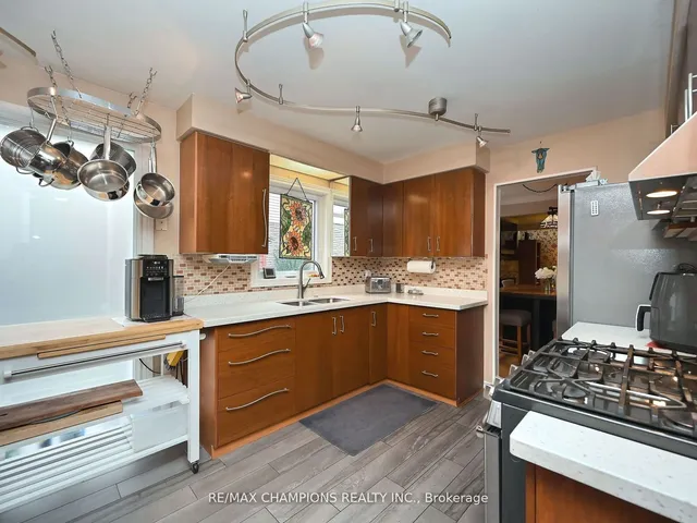 Additional property image - 7214 Ridgeland Cres