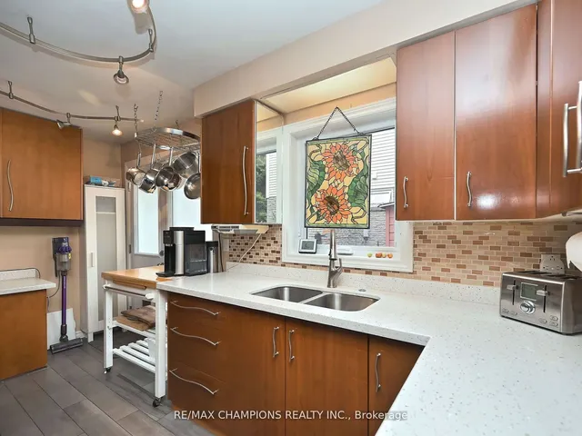 Additional property image - 7214 Ridgeland Cres